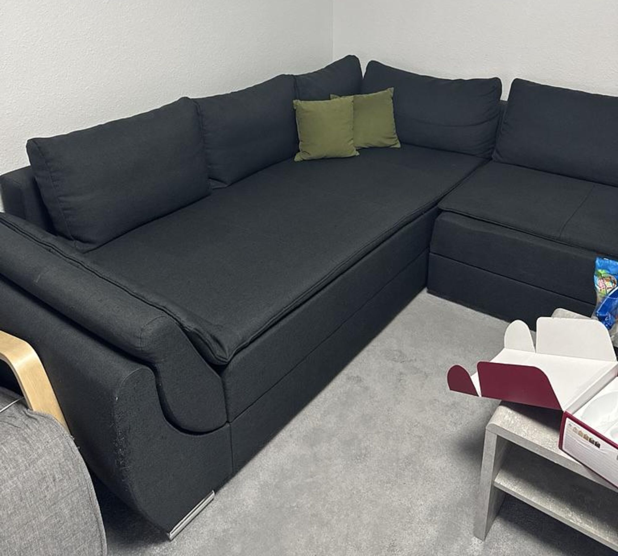 Ecksofa mit Bett Funktion und Matratze 