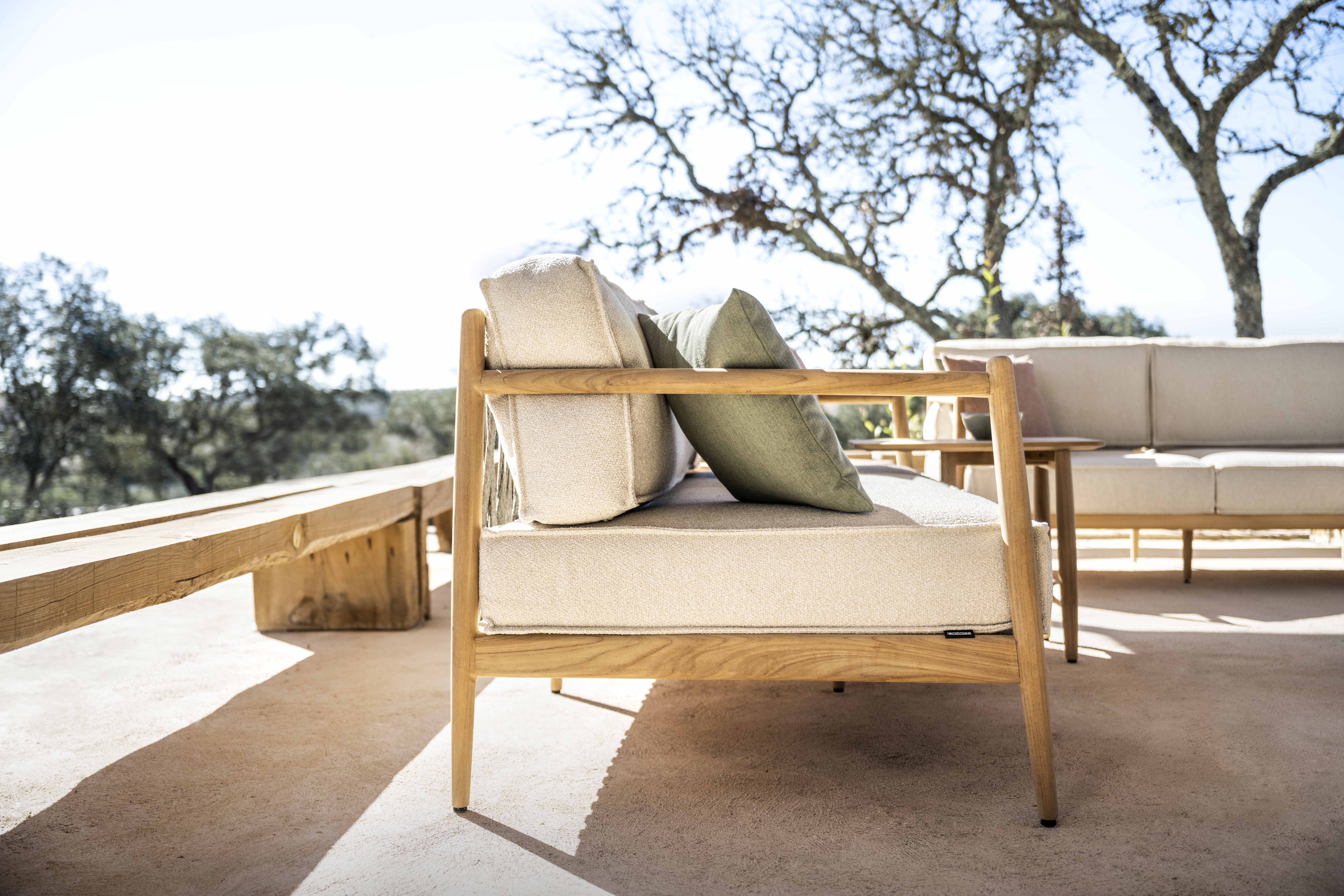 NOA Sofa 3-Sitzer Teakholz Artischocke 3-Kissen Brulé
