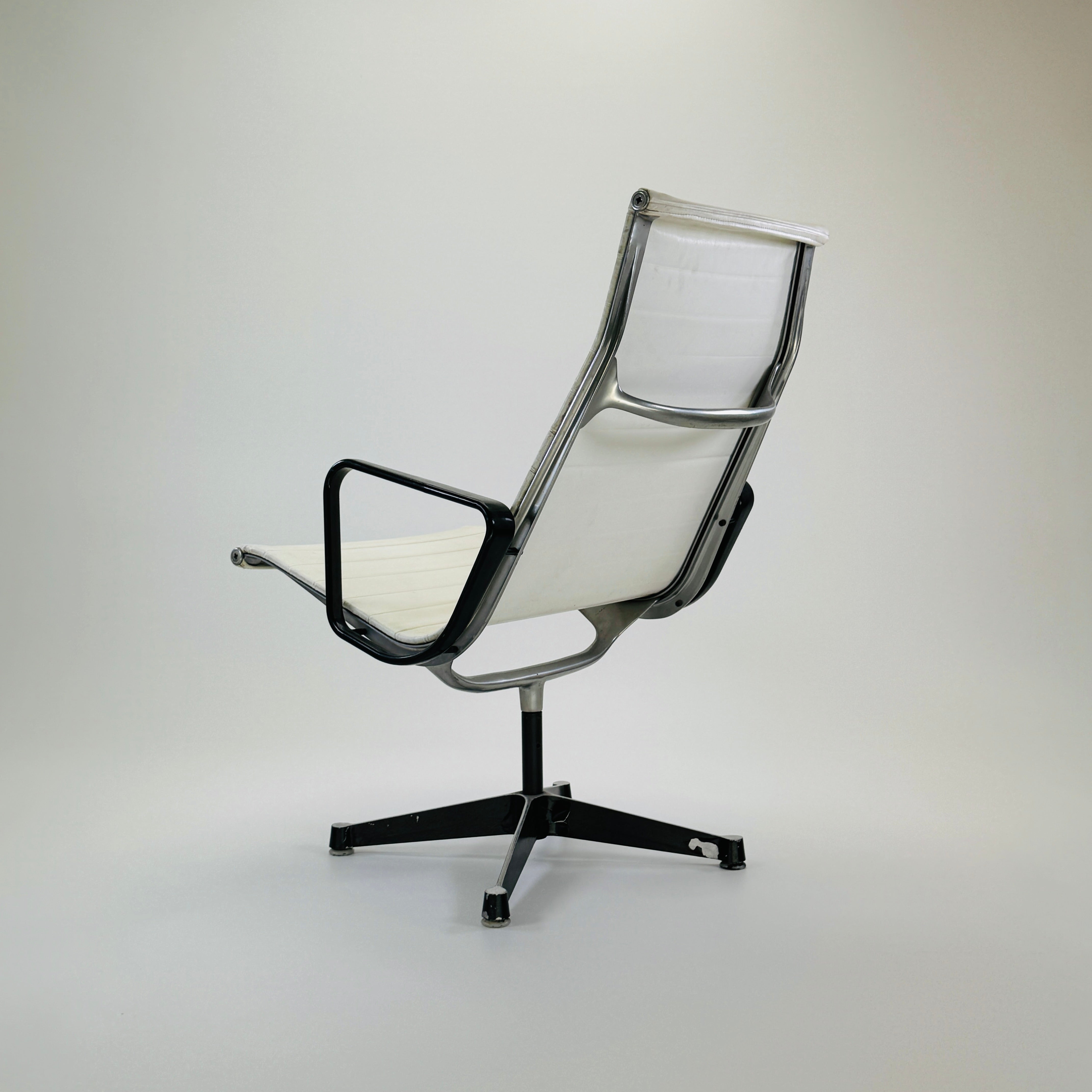 Aluminium Group Chair EA 116 Leder Weiß