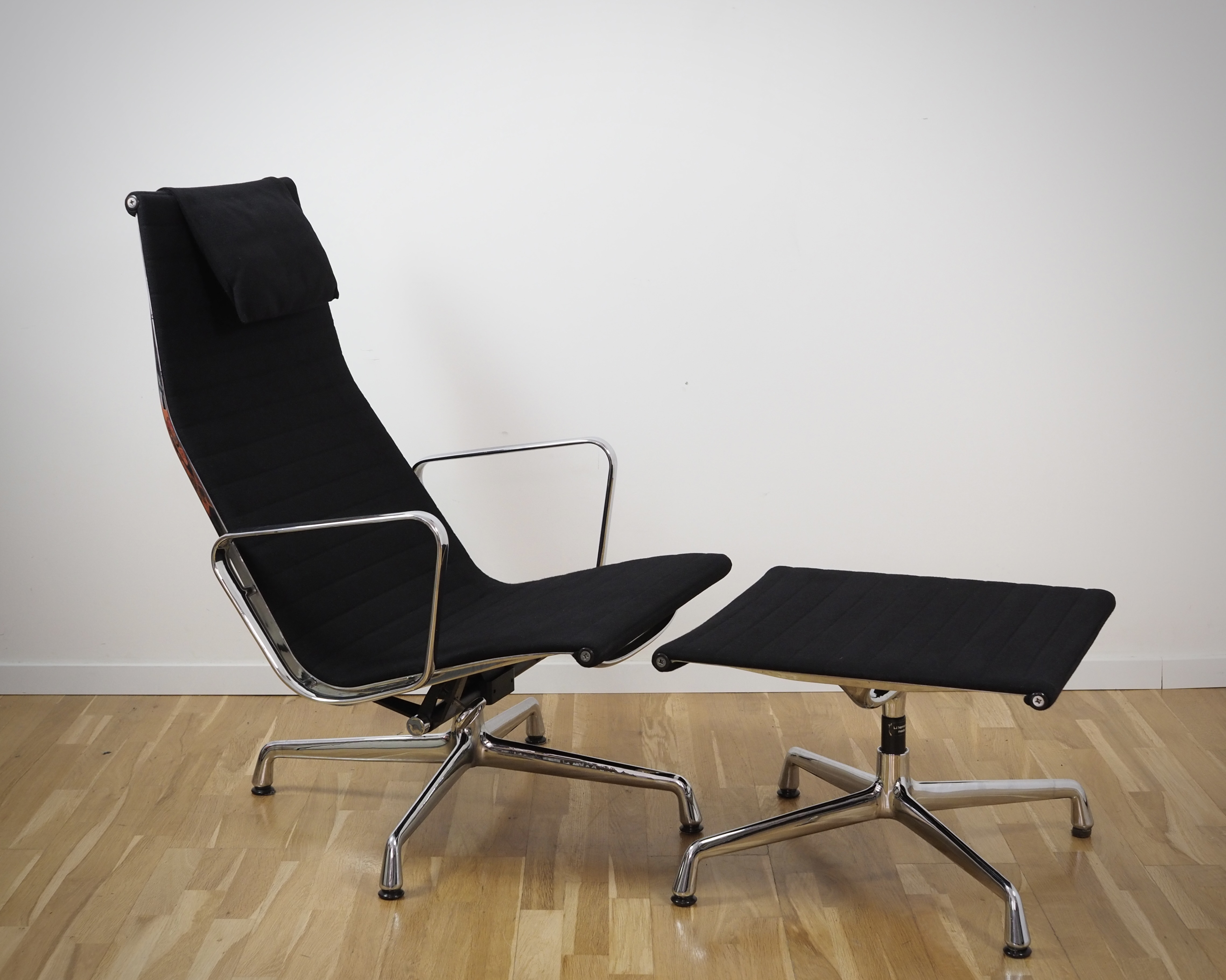 Aluminium Chair EA 124 & EA 125 Hopsack Schwarz