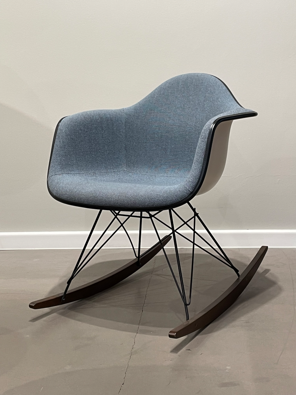 Eames Armchair RAR Schaukelstuhl