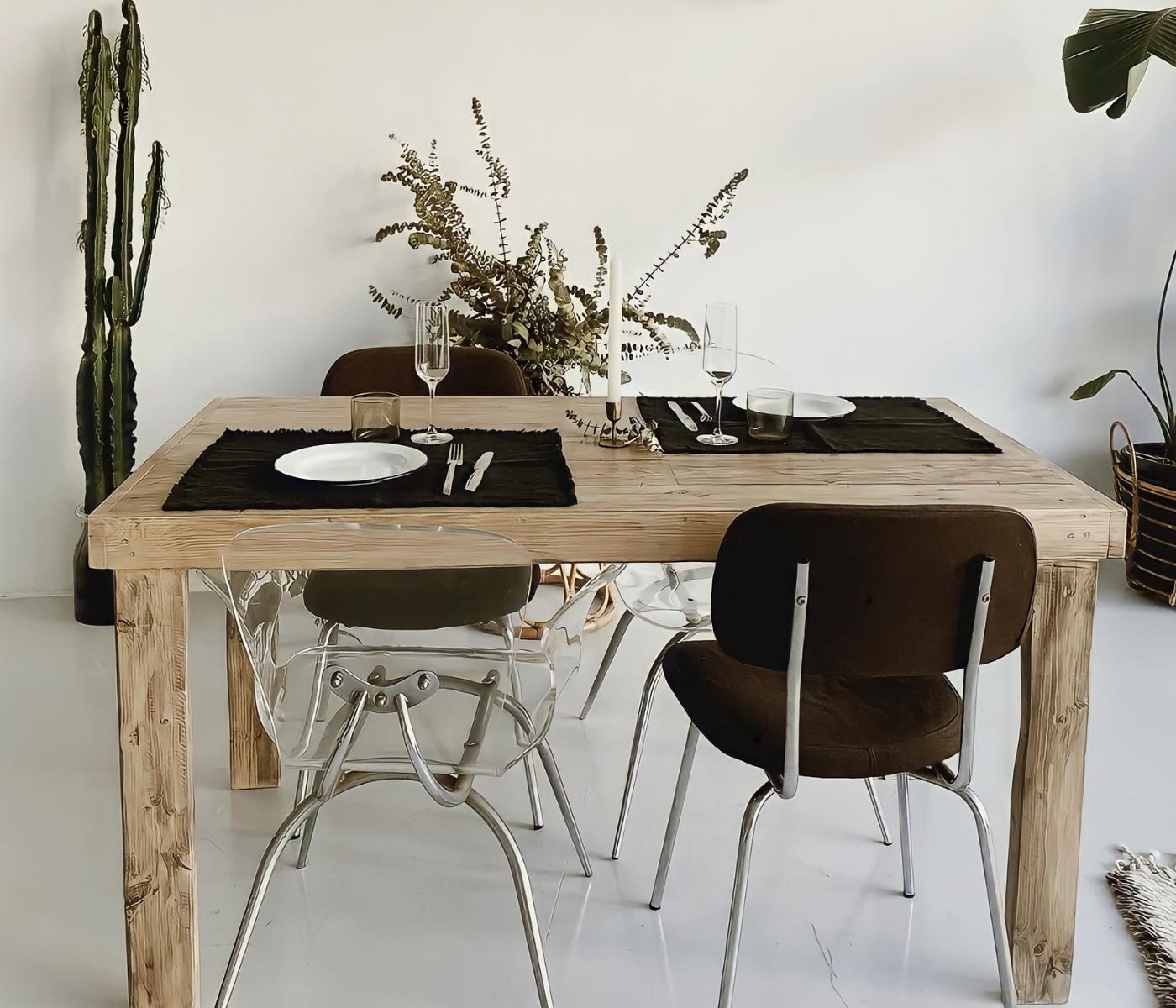 Esstisch mit Lattenholz-Tischplatte in Olivholzoptik