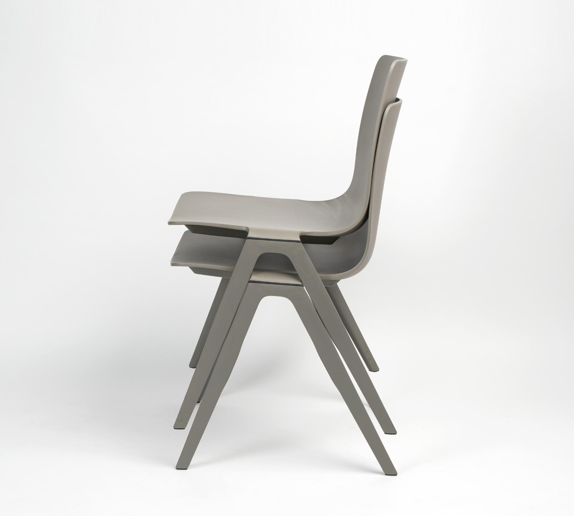 Minimalistischer Indoor-Outdoor Stuhl Stapelbar, Grau