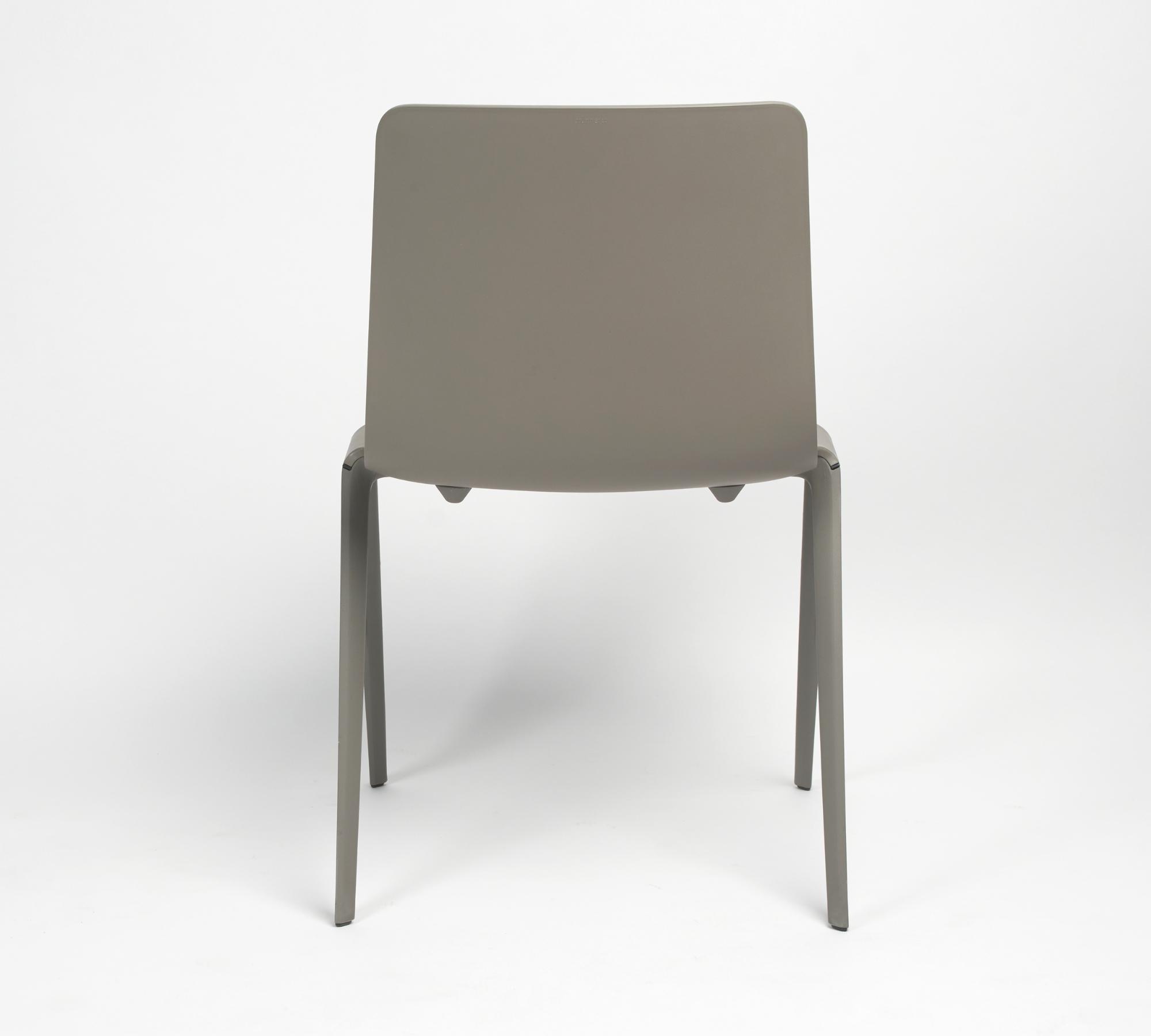 Minimalistischer Indoor-Outdoor Stuhl Stapelbar, Grau