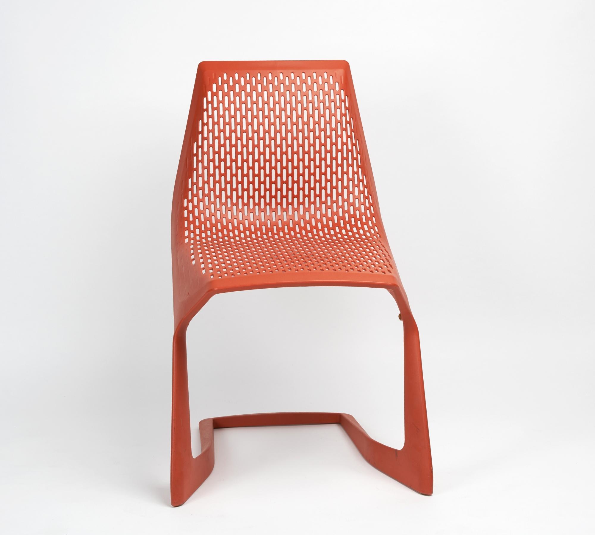 Freischwinger MYTO aus der Dauersammlung MoMA NY