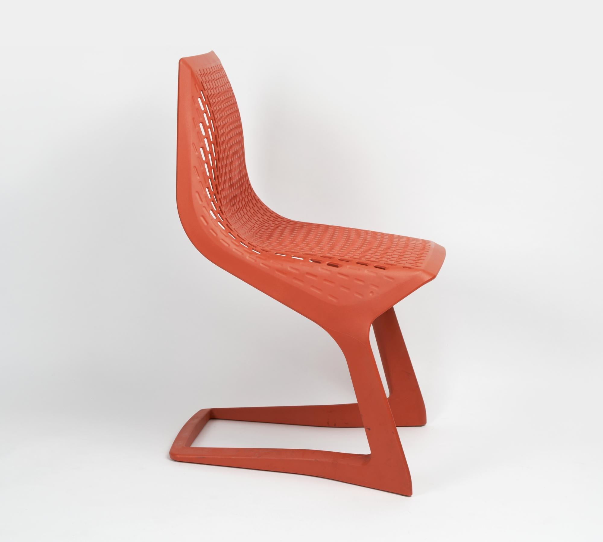 Freischwinger MYTO aus der Dauersammlung MoMA NY