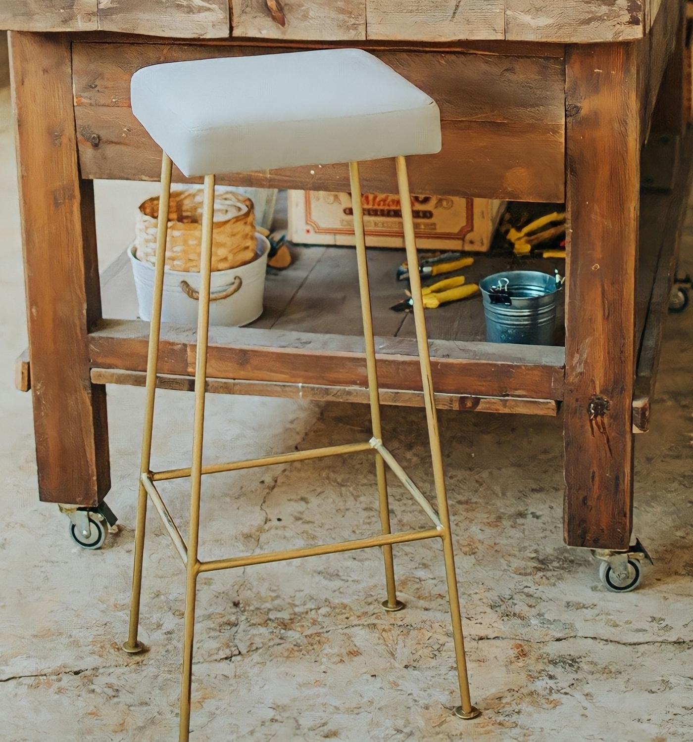 Barhocker mit Antik-Goldenen Beinen