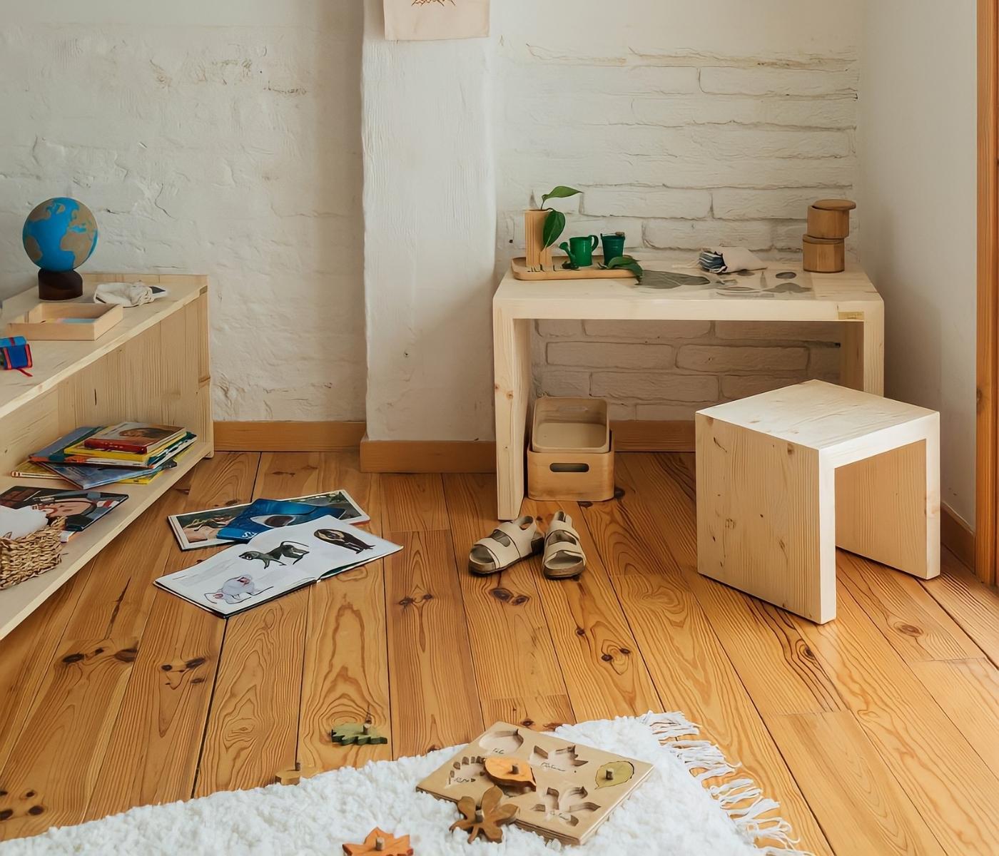 Kindertisch mit 2x Hocker Montessori aus Tannenholz