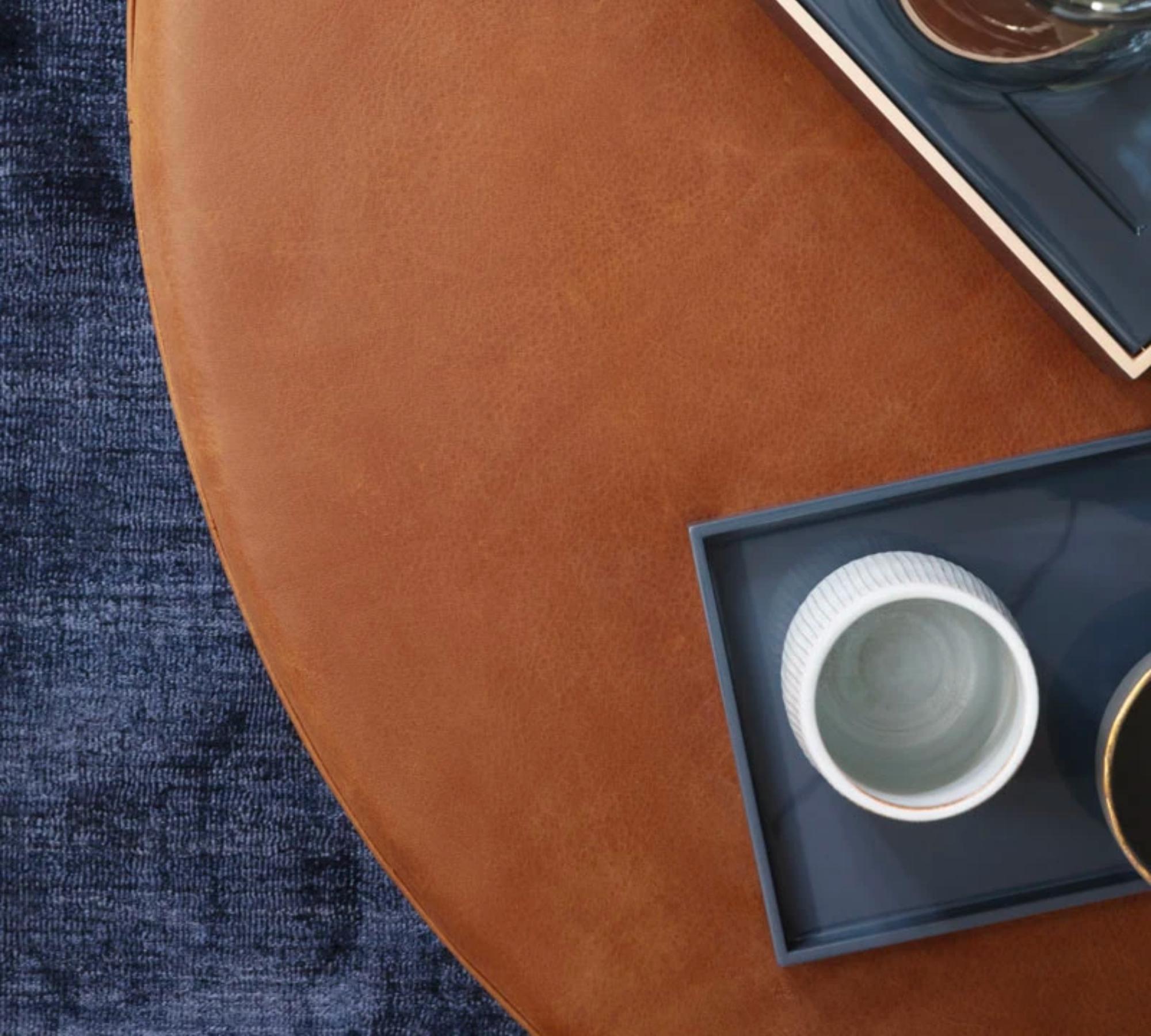 No. 5 Hocker Braun Leder