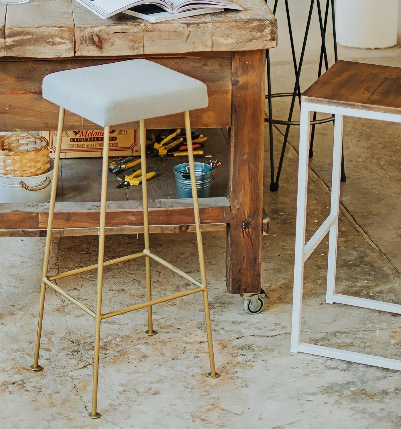 Barhocker mit Antik-Goldenen Beinen