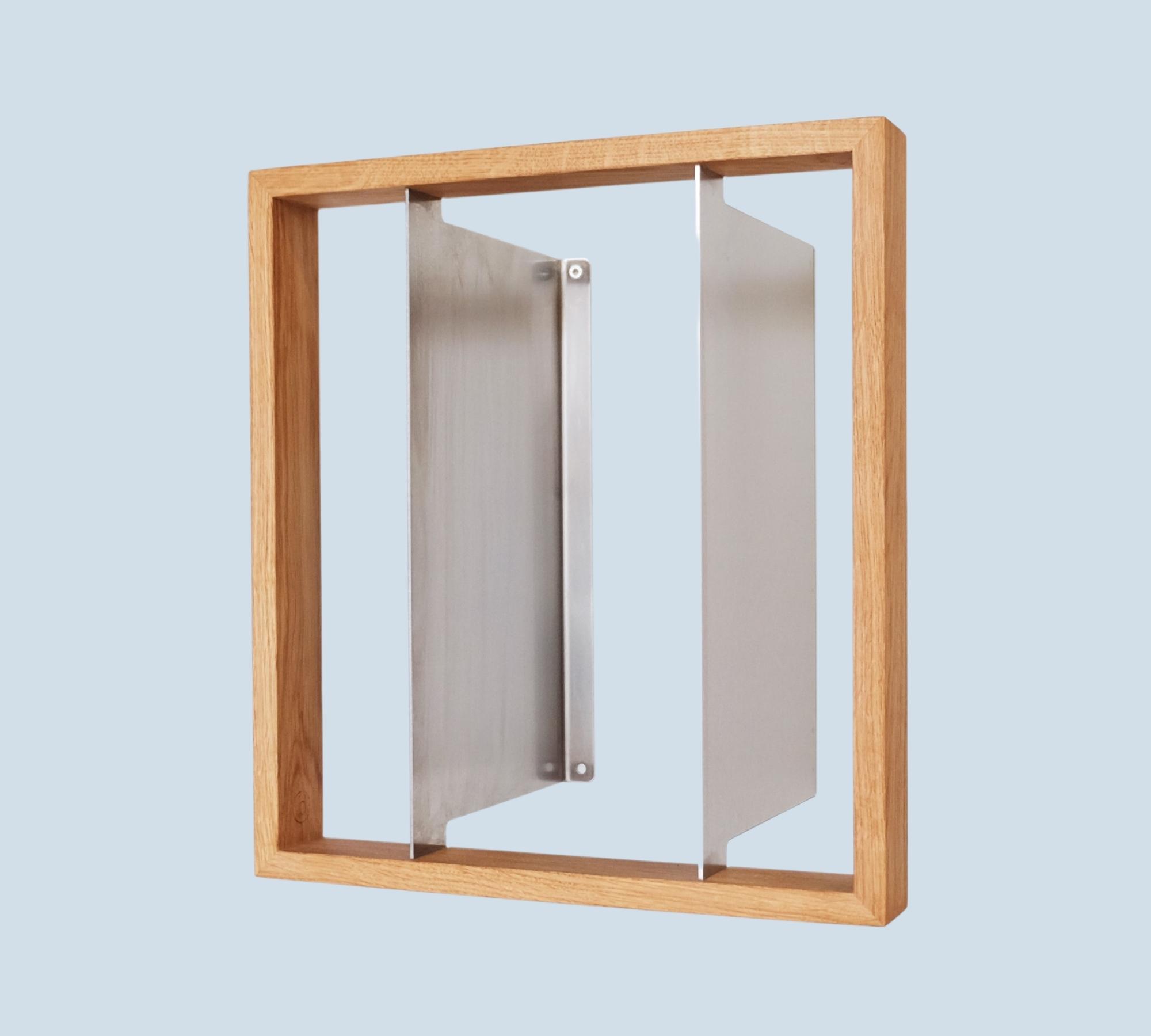 Minimalistisches Plattenregal mit rechteckigem Eichenrahmen