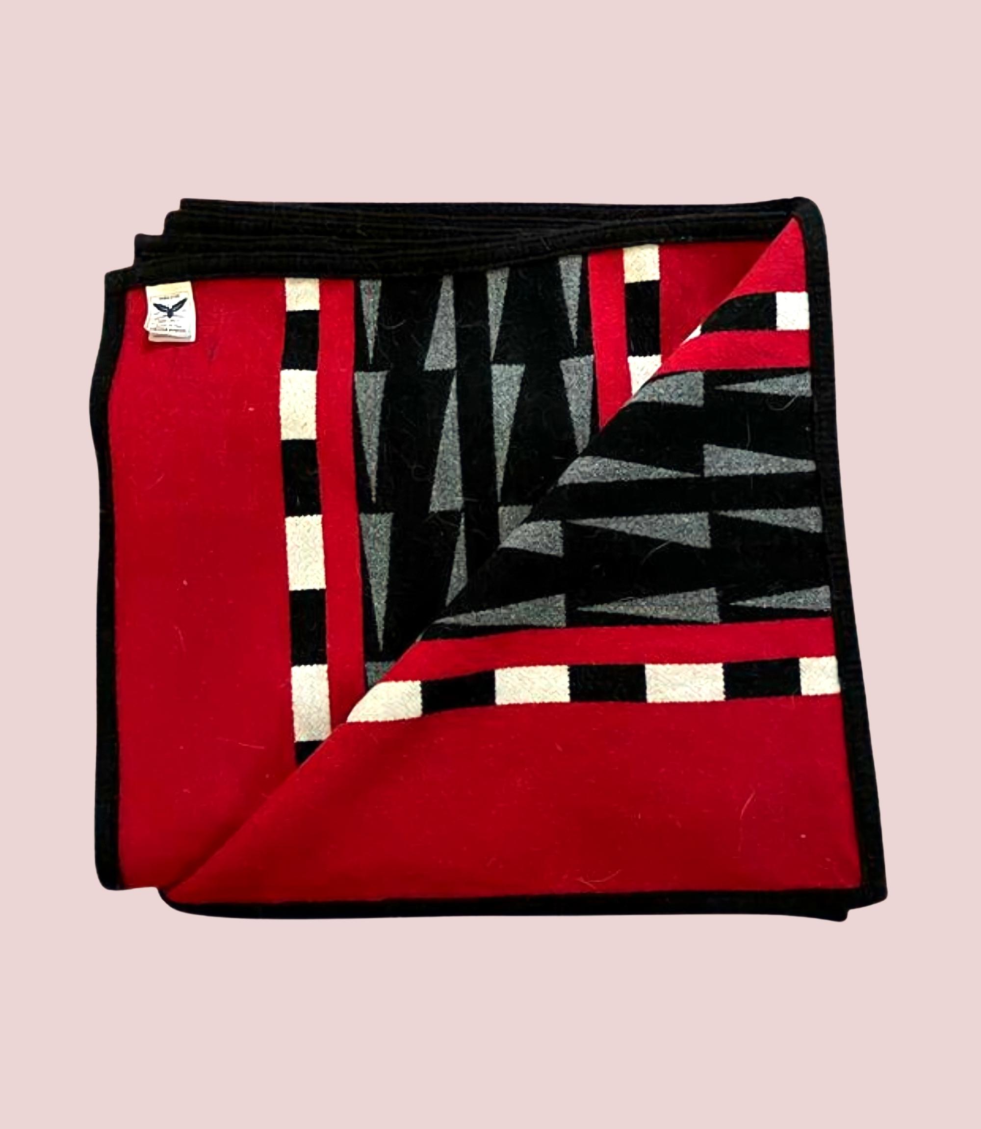 Pendleton Jacquard-Decke im Ethno-Print Muster Schwarz Rot