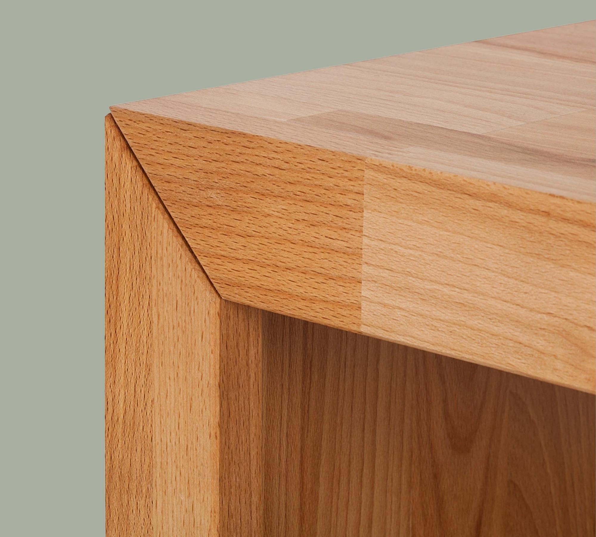 Lowboard aus massiver Kernbuche 