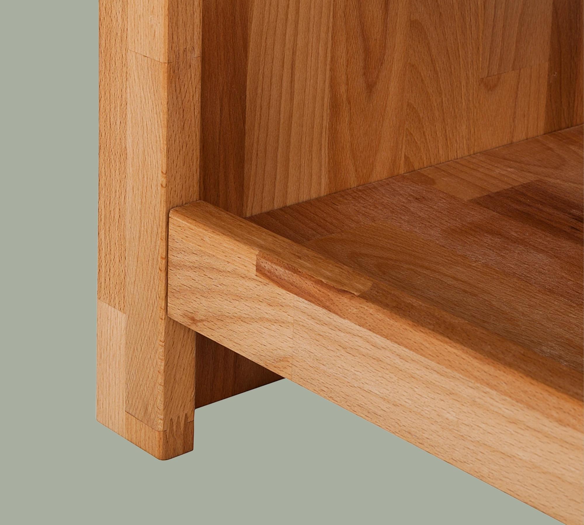 Lowboard aus massiver Kernbuche 