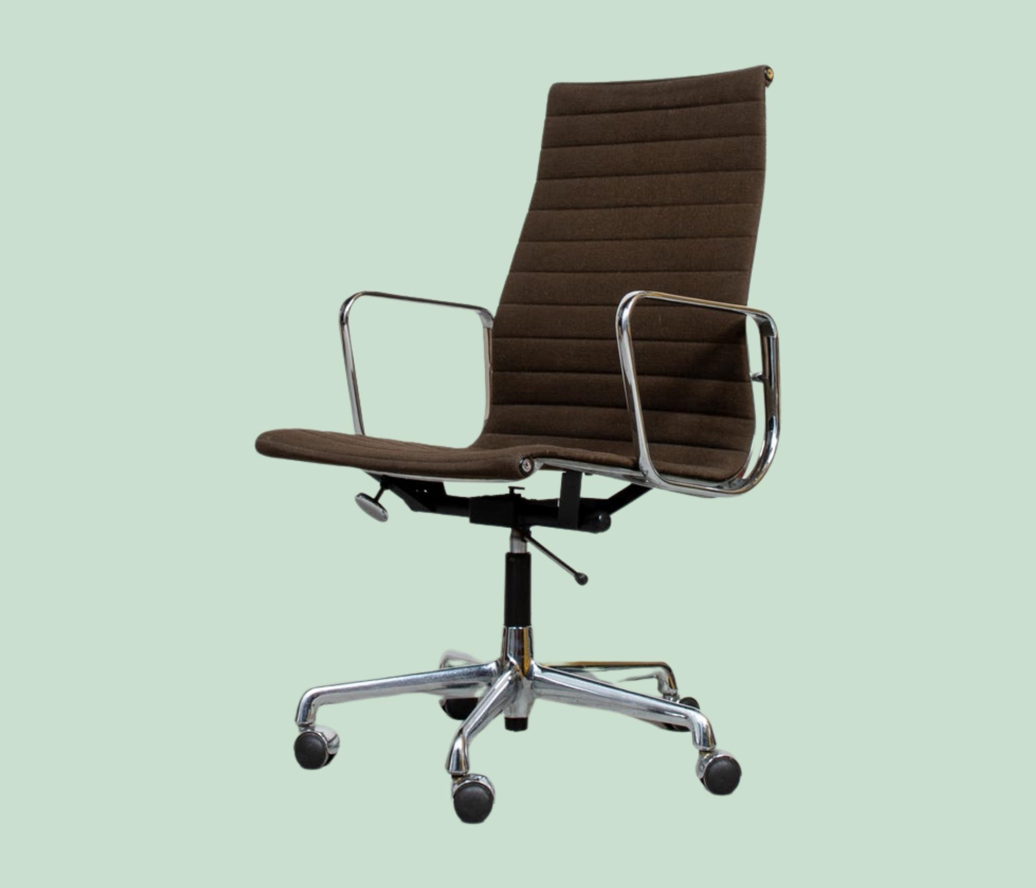 Vitra EA 119 Braun