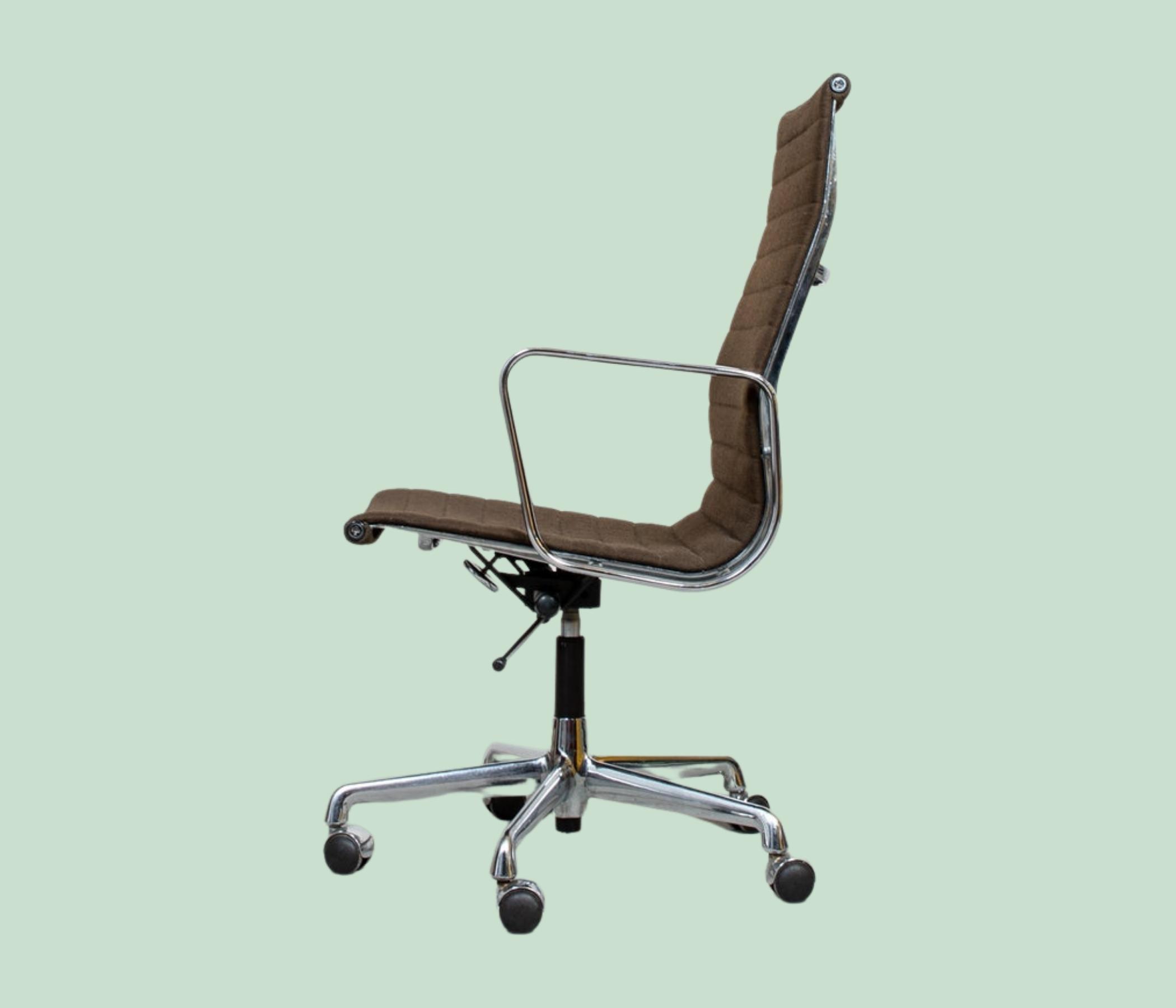 Vitra EA 119 Braun