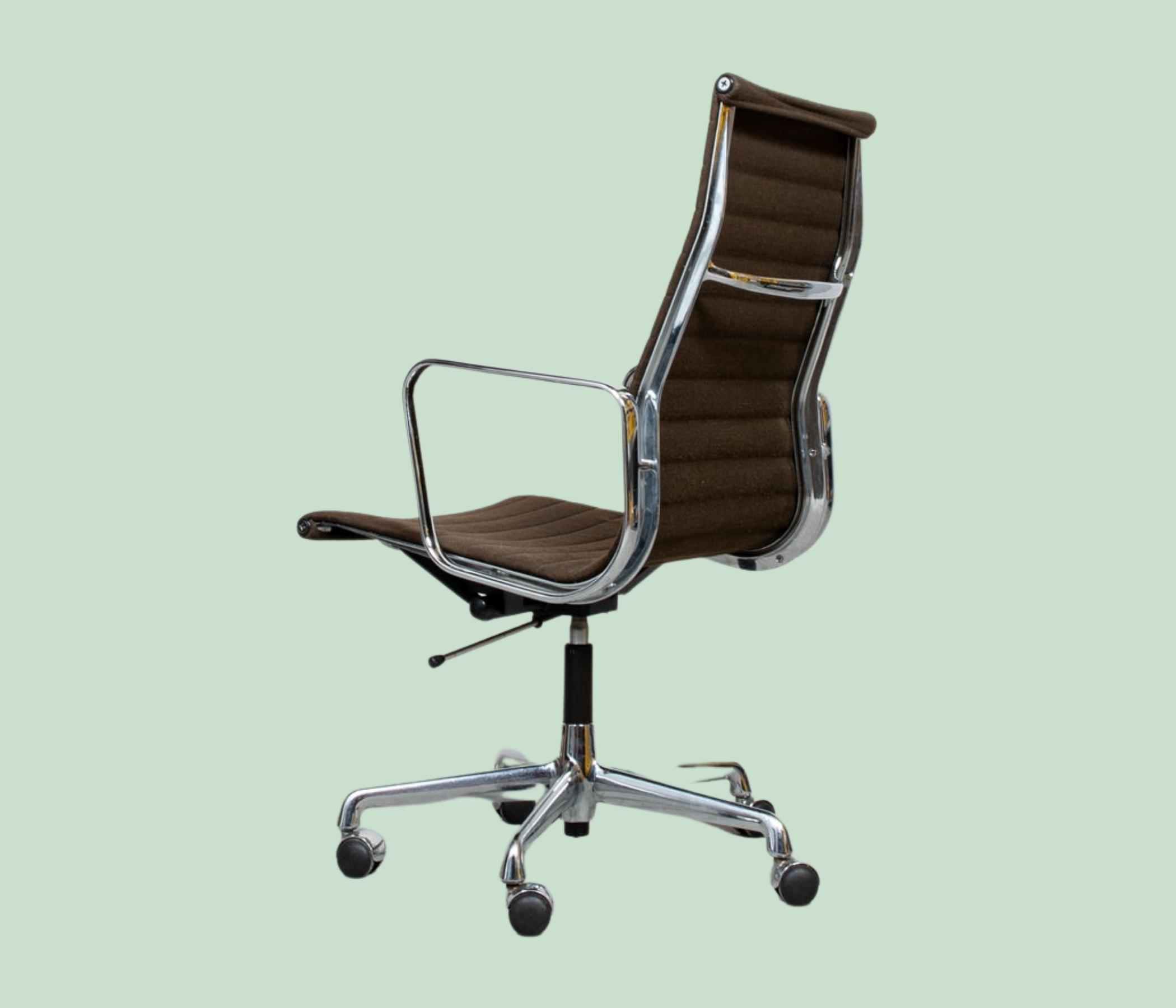 Vitra EA 119 Braun