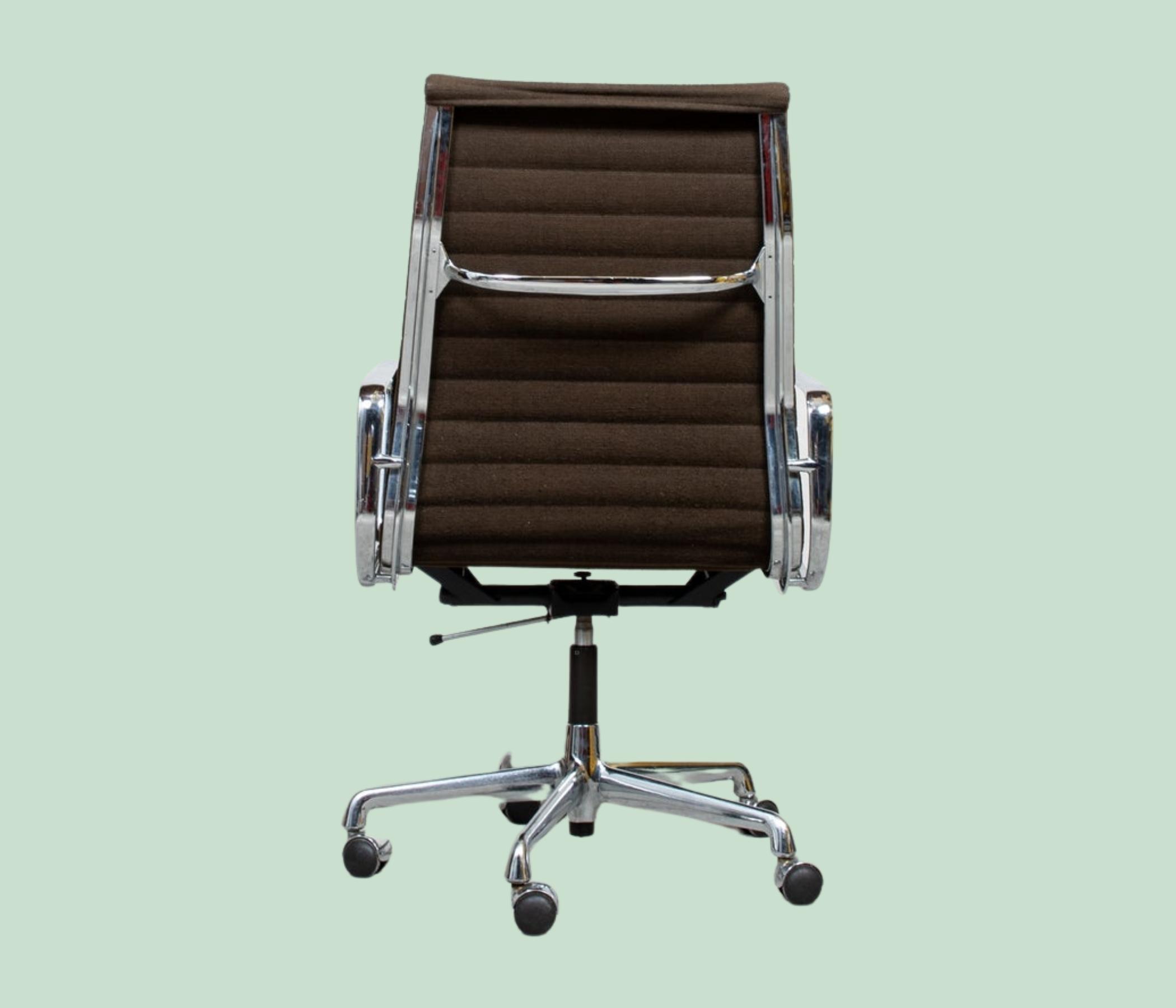 Vitra EA 119 Braun