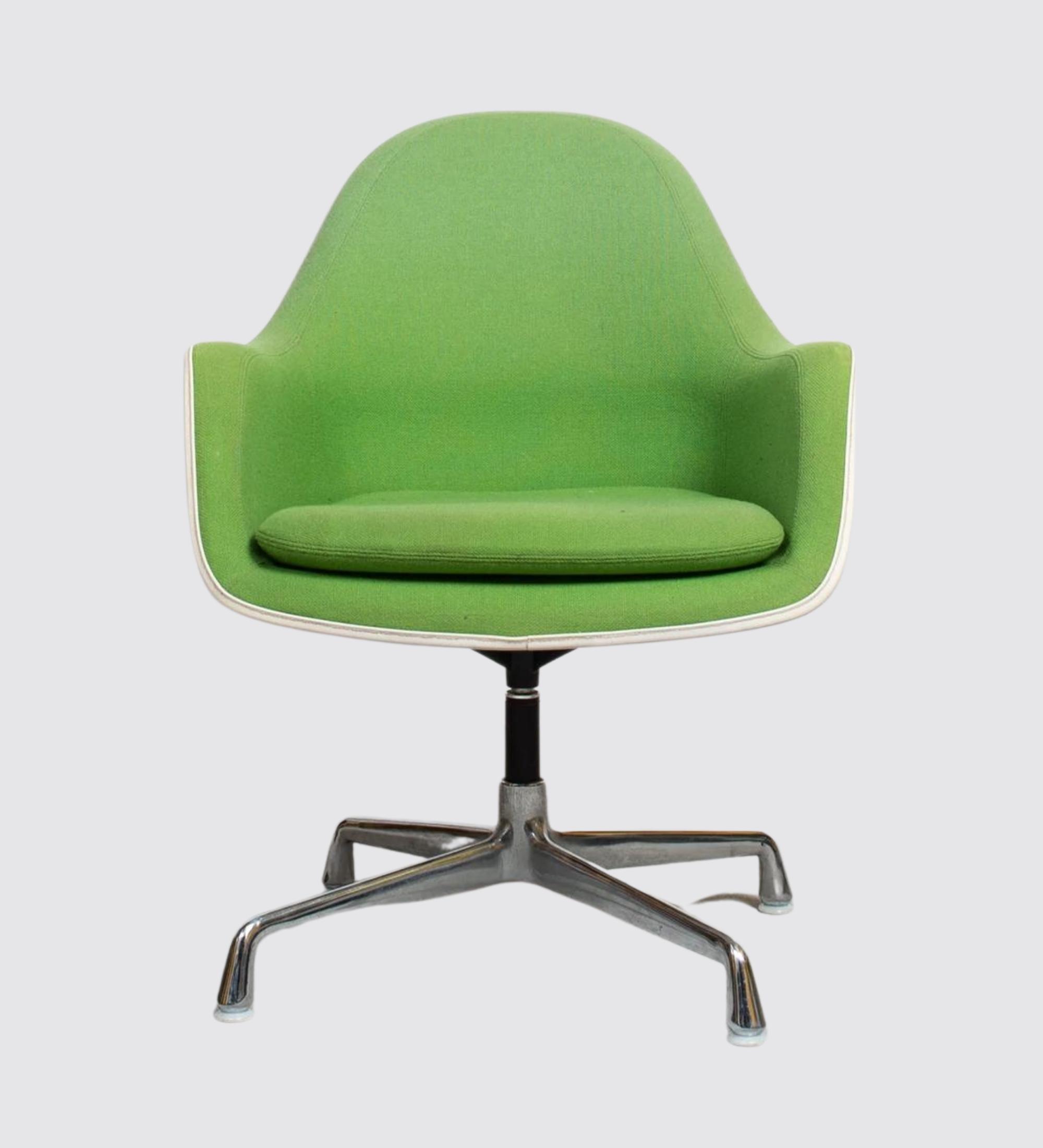 Eames Loose Cushion Armchair Grün