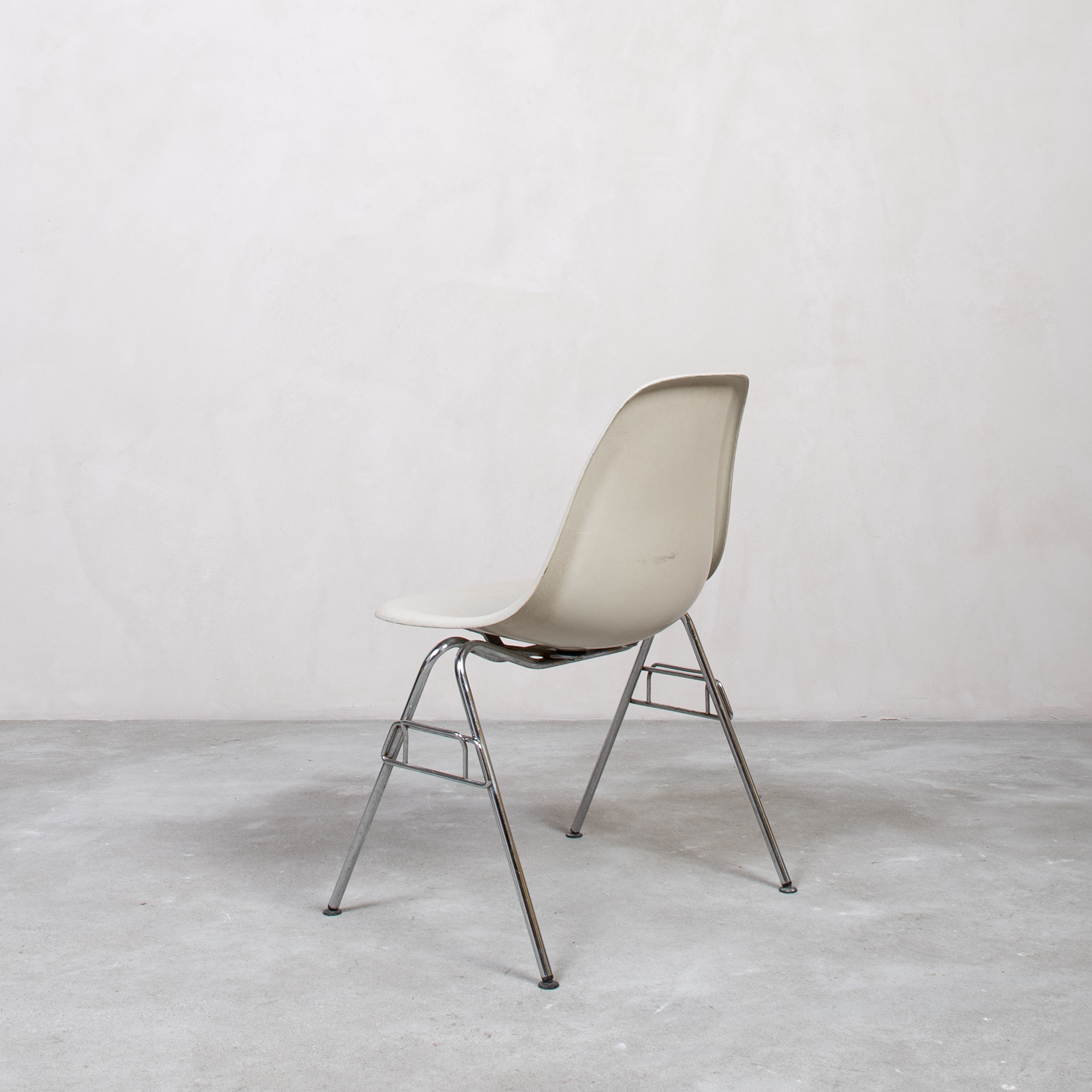 Eames Fiberglass Side Chair by Herman Miller White