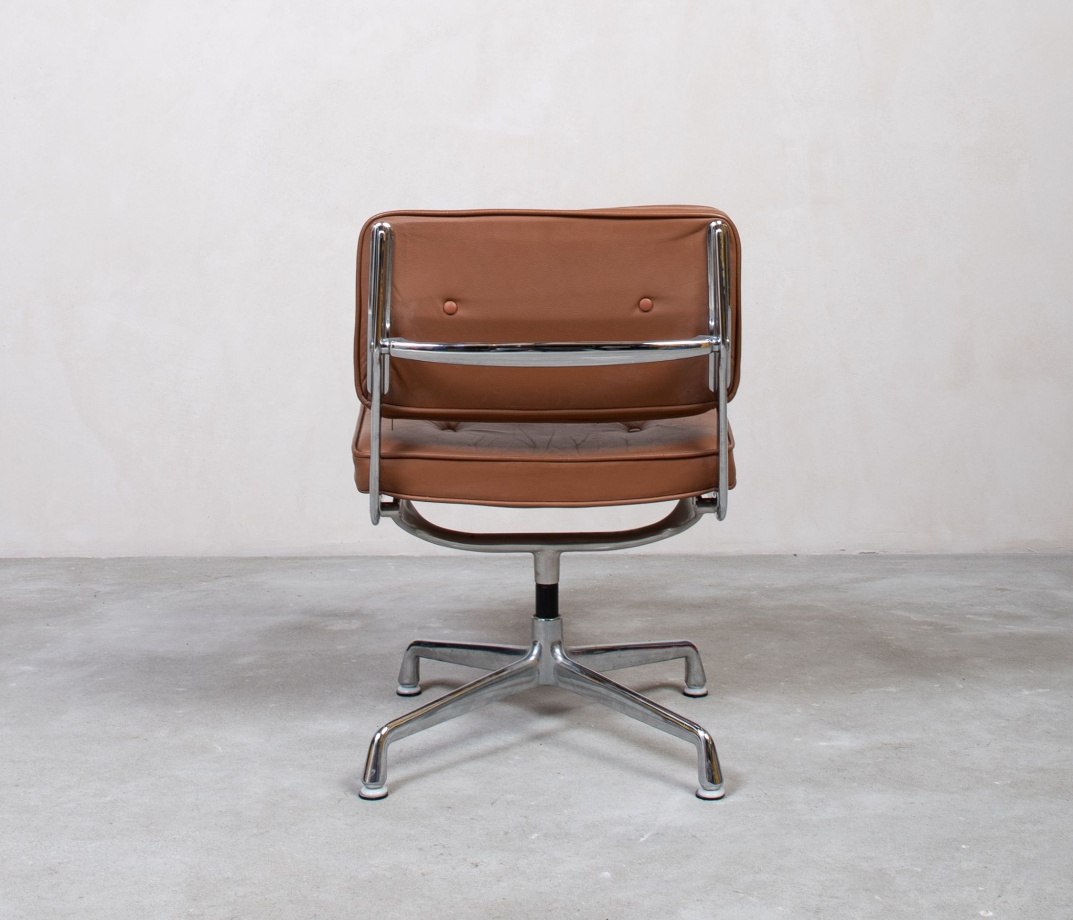 Herman Miller Eames ES101 Drehstuhl Leder Braun 