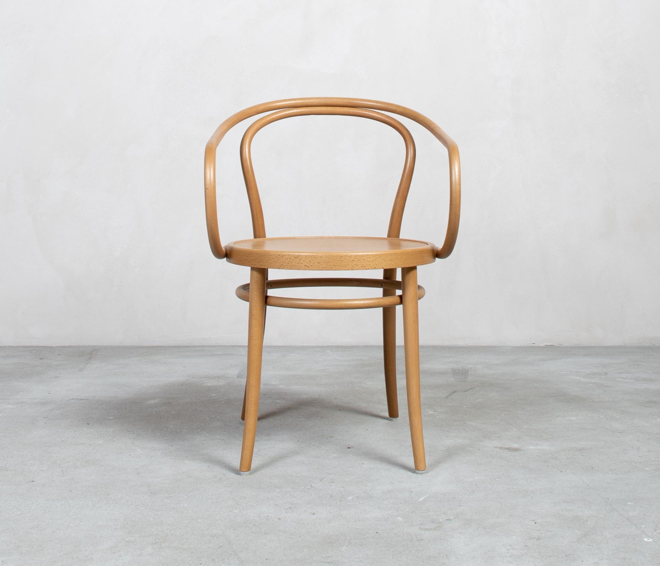 Ton 30 Stuhl aus hellem Holz