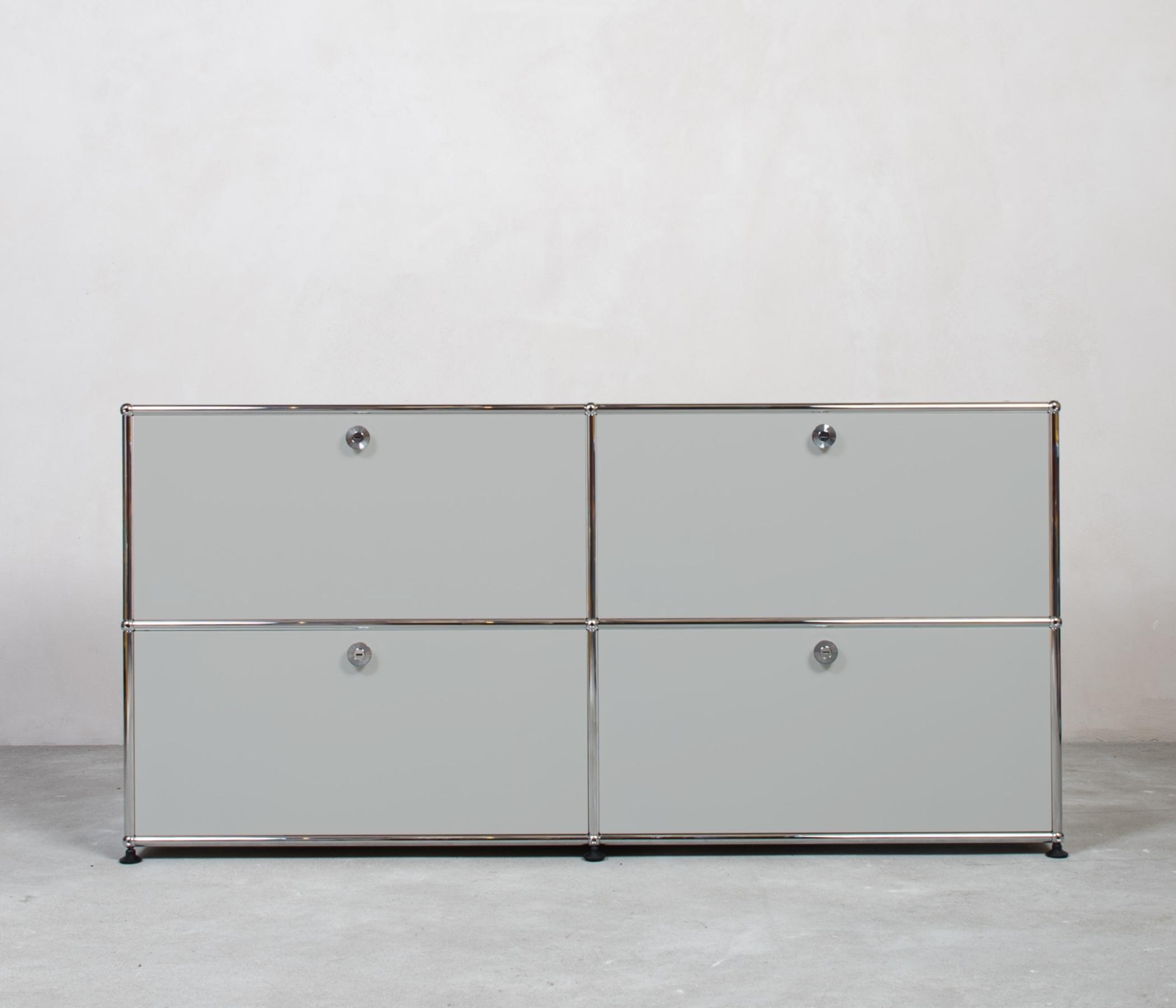 USM Haller Sideboard 2x2 Fächer Lichtgrau