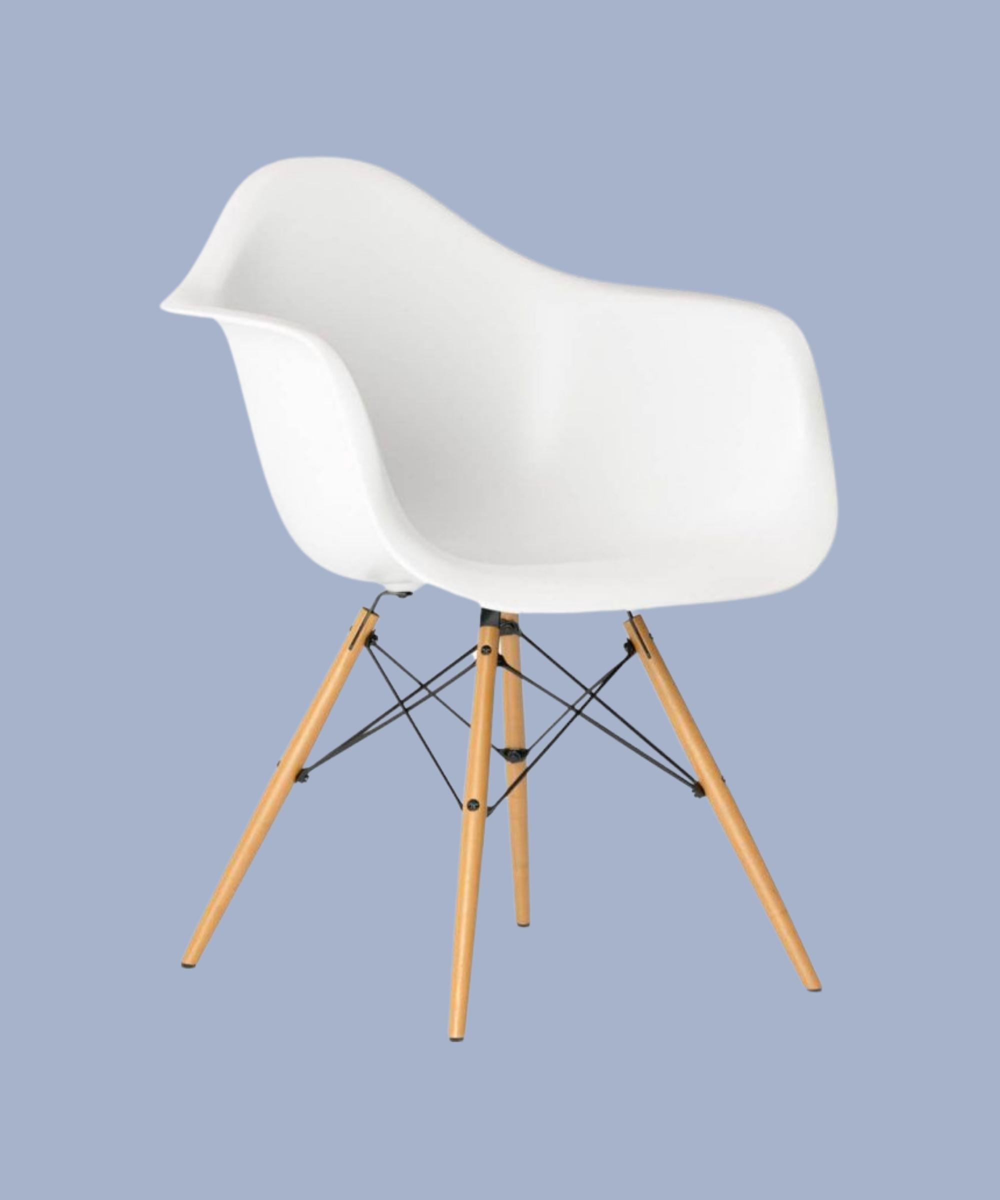 Eames Plastic Armchair DAW Ahornbeine Weiß