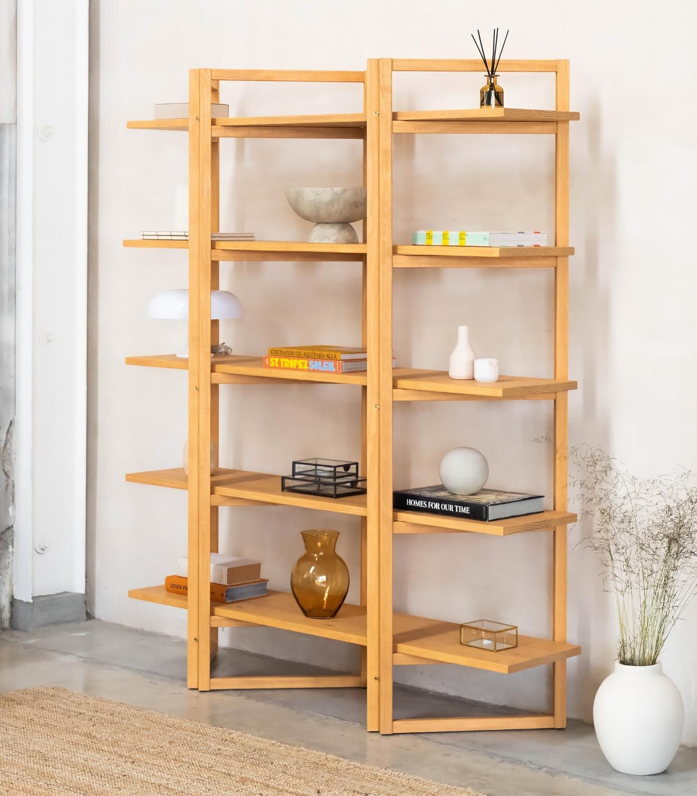 Großes Regal aus nachhaltigem Kiefernholz in Teakoptik 