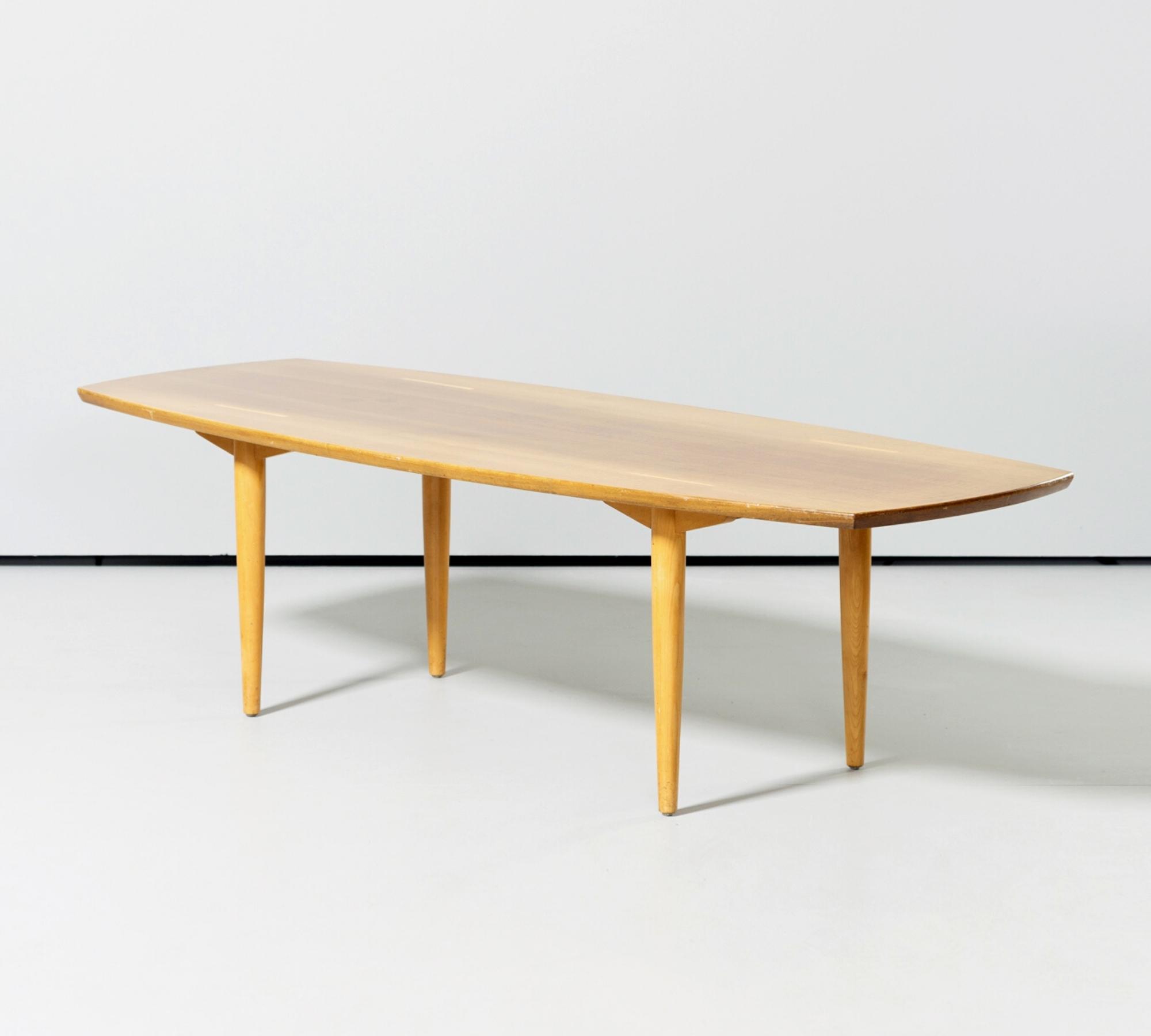 1960er Couchtisch in Bootsform Nussbaum 