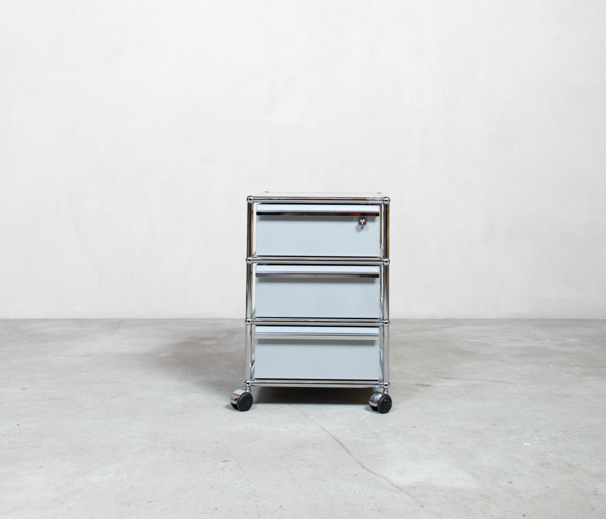 USM Haller Rollcontainer in Mattsilber