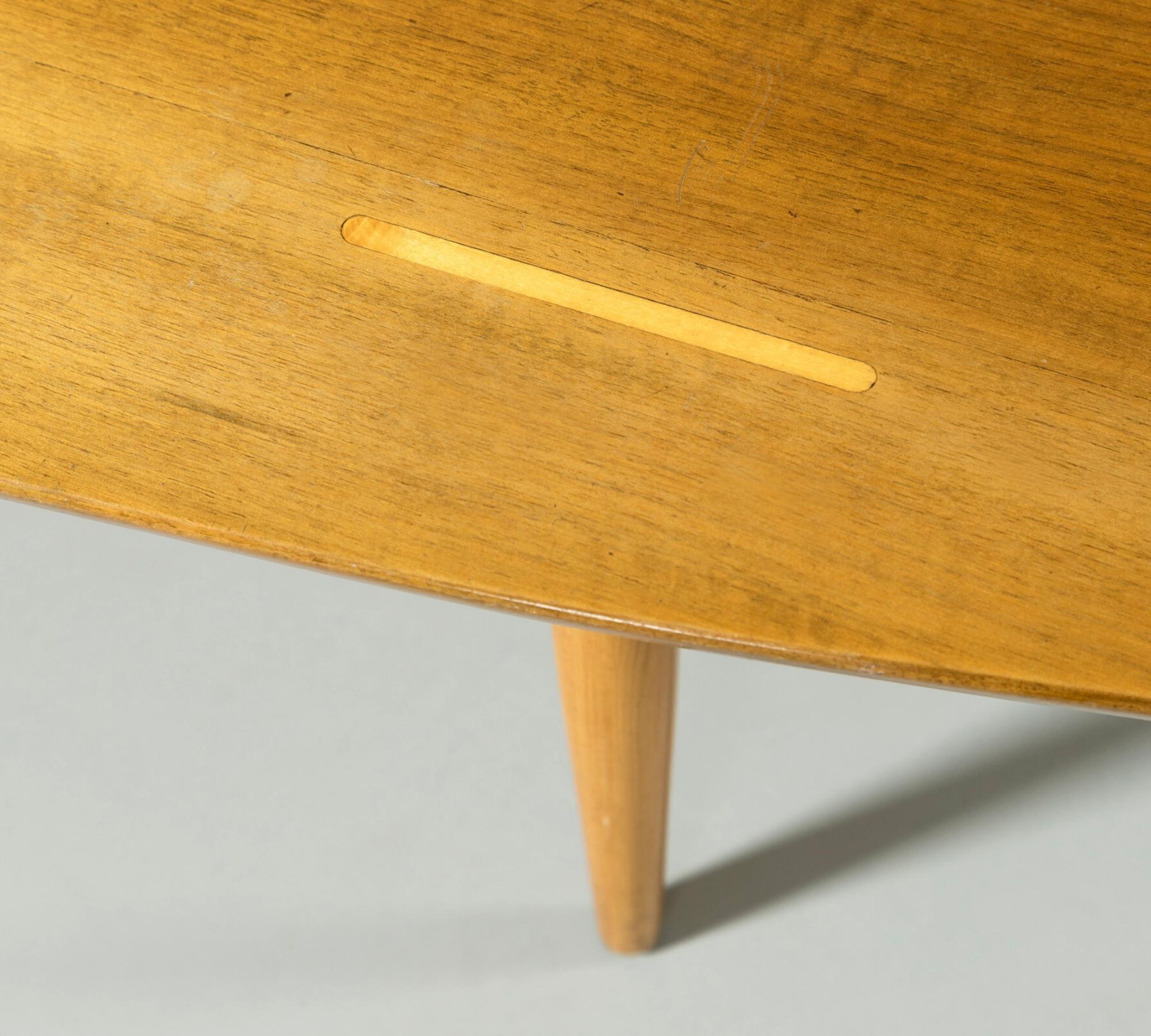 1960er Couchtisch in Bootsform Nussbaum 