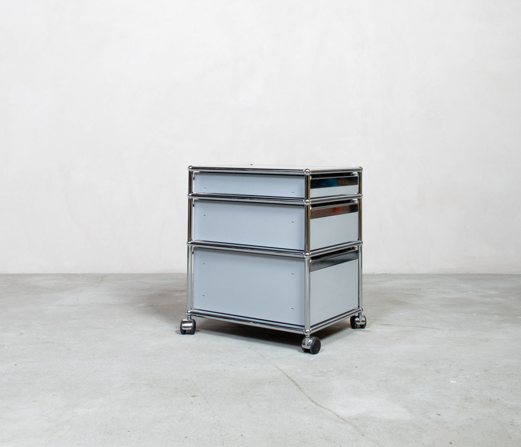 USM Haller Rollcontainer in Mattsilber