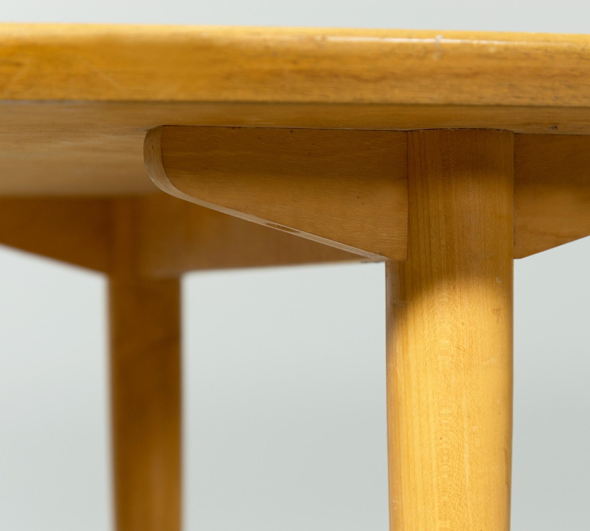 1960er Couchtisch in Bootsform Nussbaum 