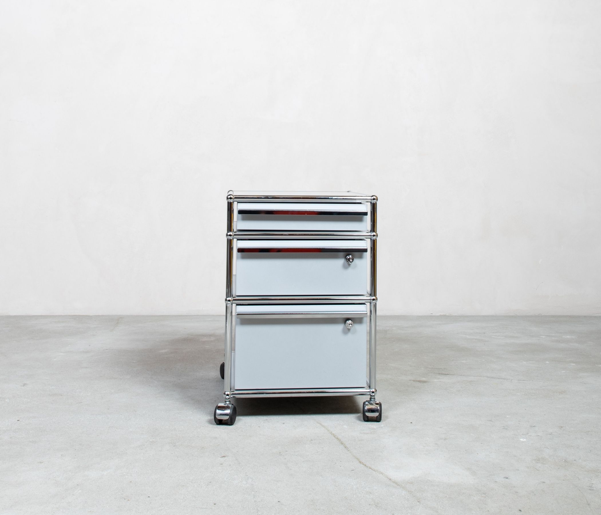 USM Haller Rollcontainer in Mattsilber