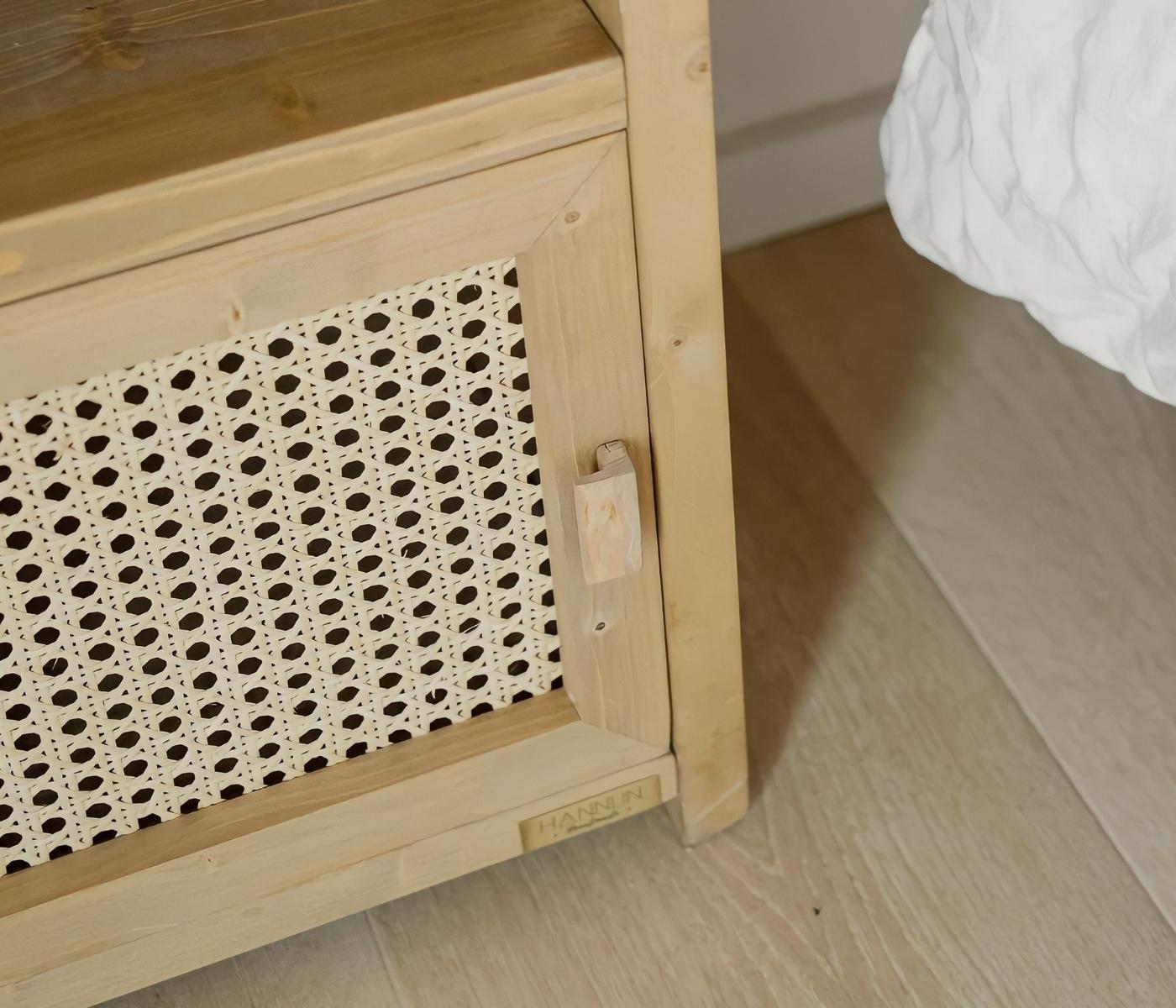 Nachttisch Wiener Geflecht aus Holz in Olivenoptik