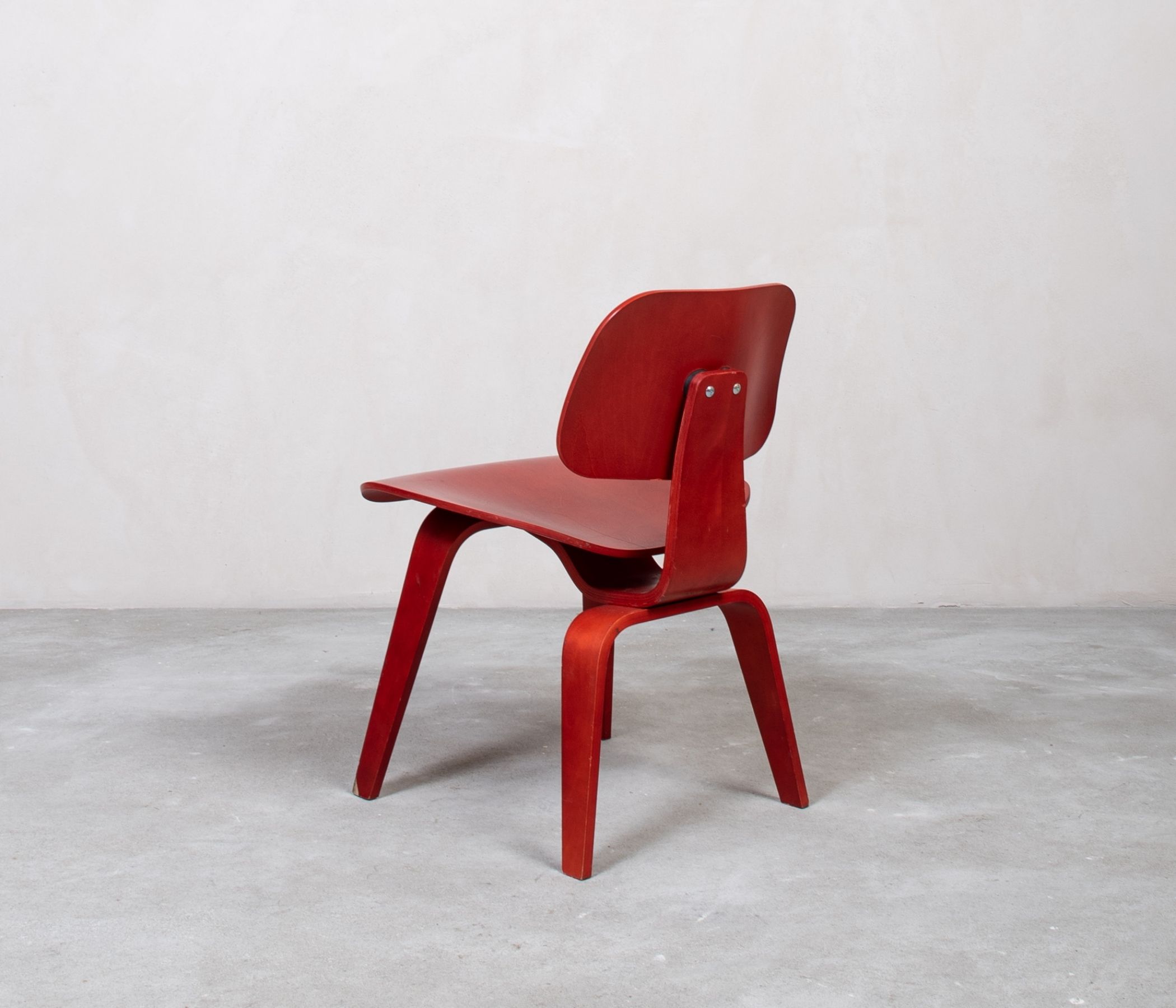 Eames DCW Chair Rot