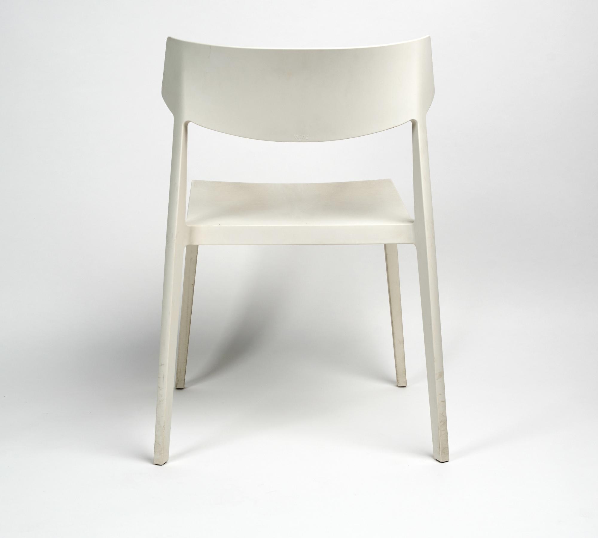 Indoor-Outdoor Stapelbarer Kunststoff-Stuhl in Weiß