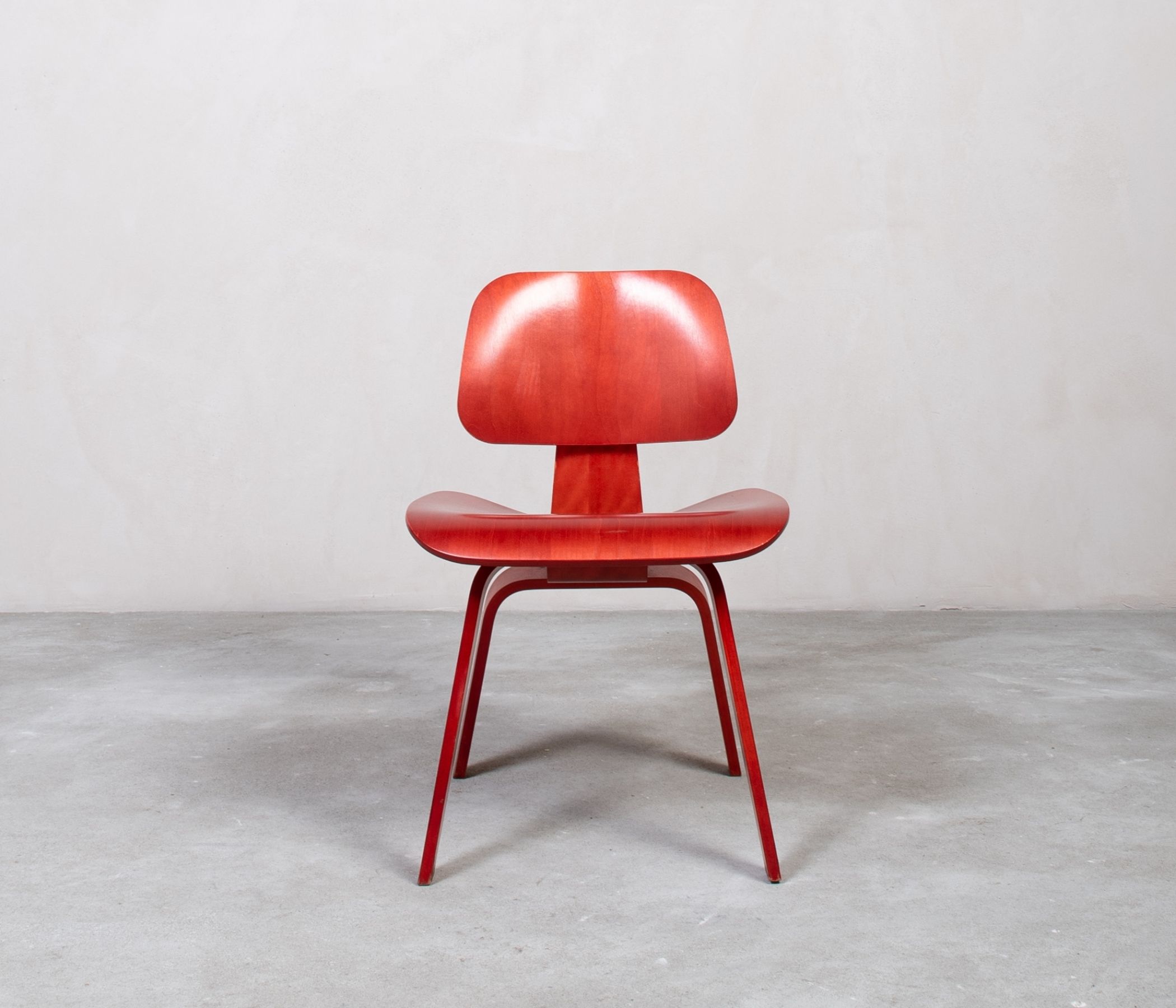 Eames DCW Chair Rot