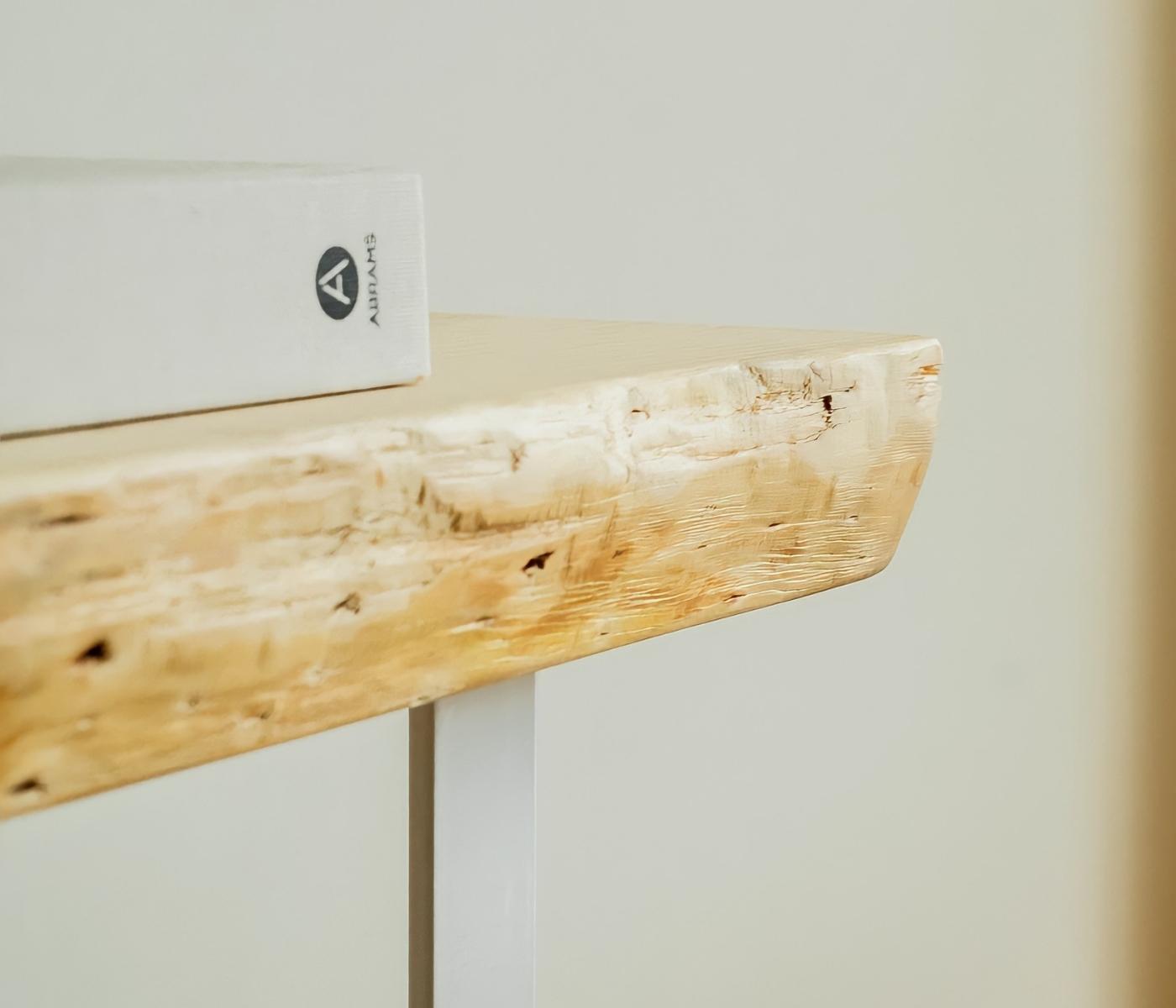 Konsolentisch aus Holz mit weißen Metallbeinen
