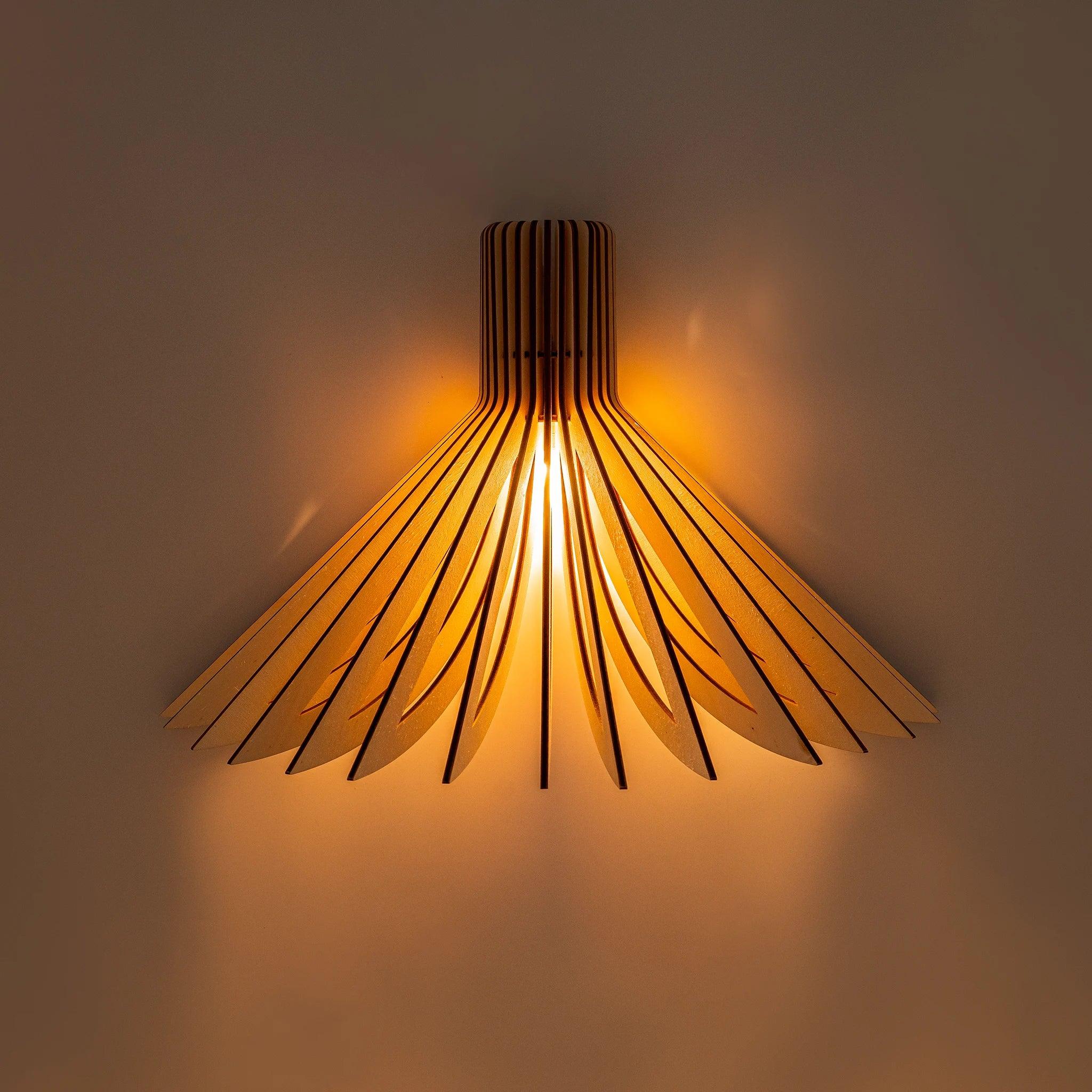 Ava lampada da parete in legno