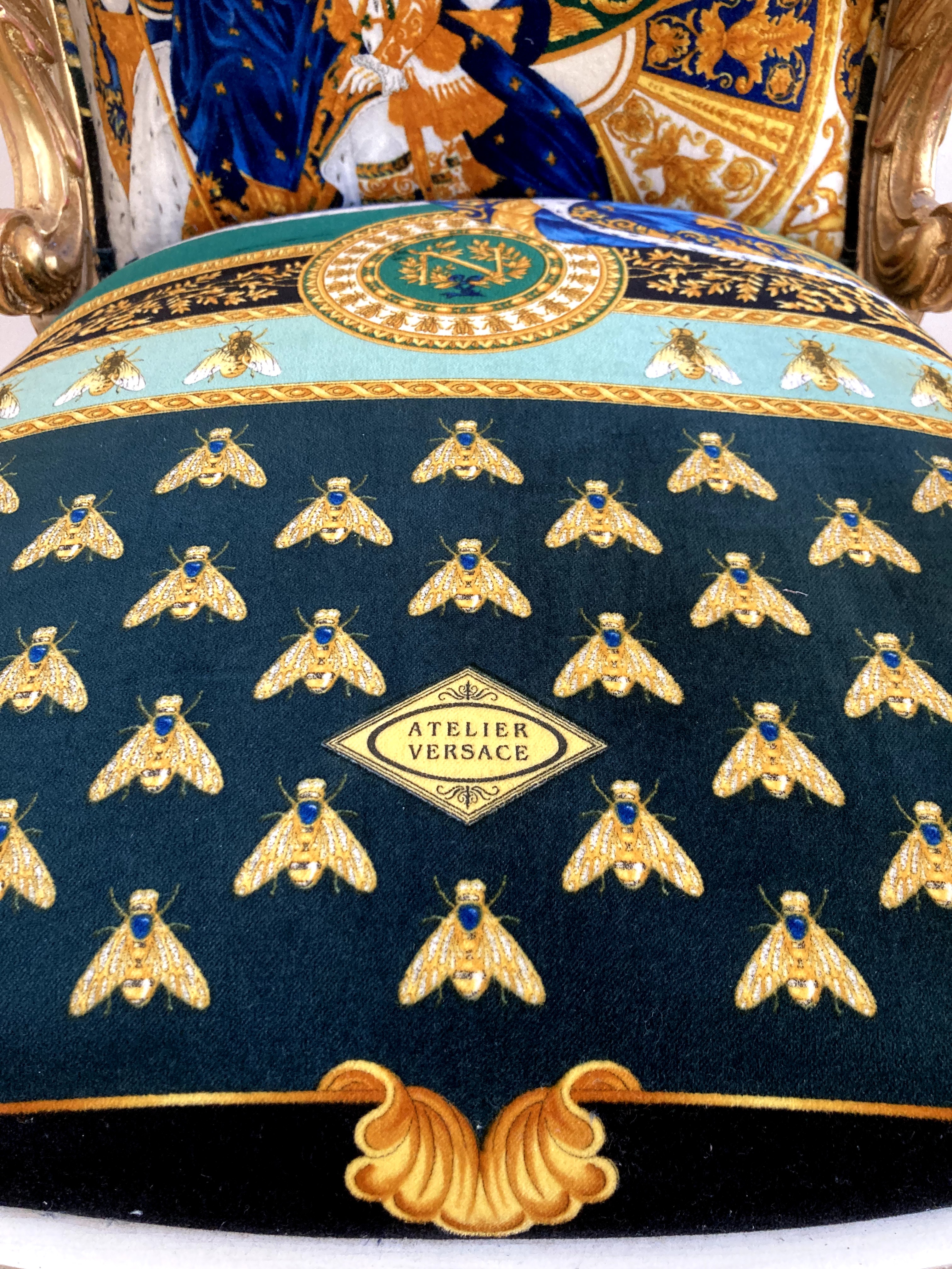 Vanitas Armlehnsessel mit Fußhocker