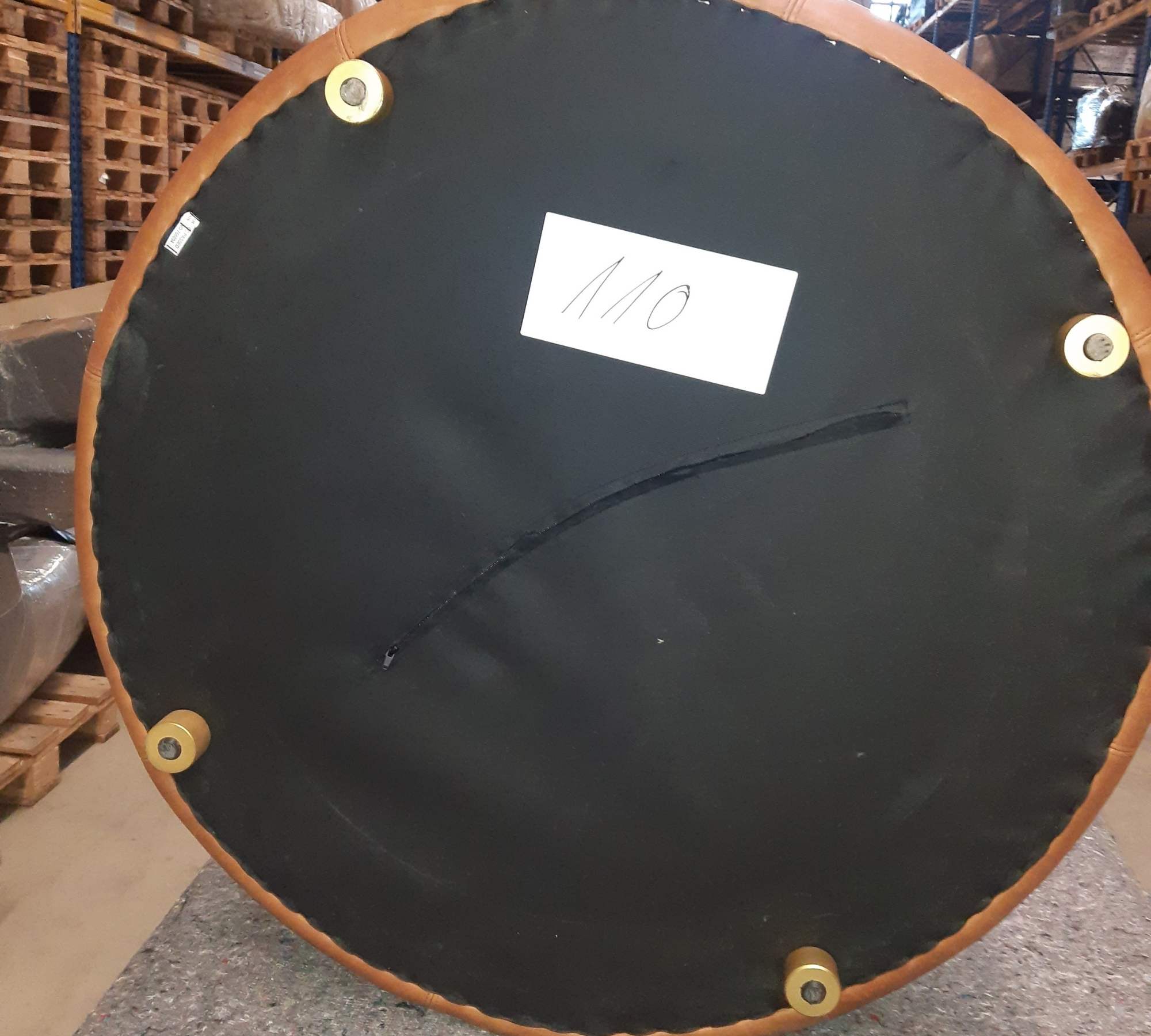 No. 5 Hocker Braun Leder