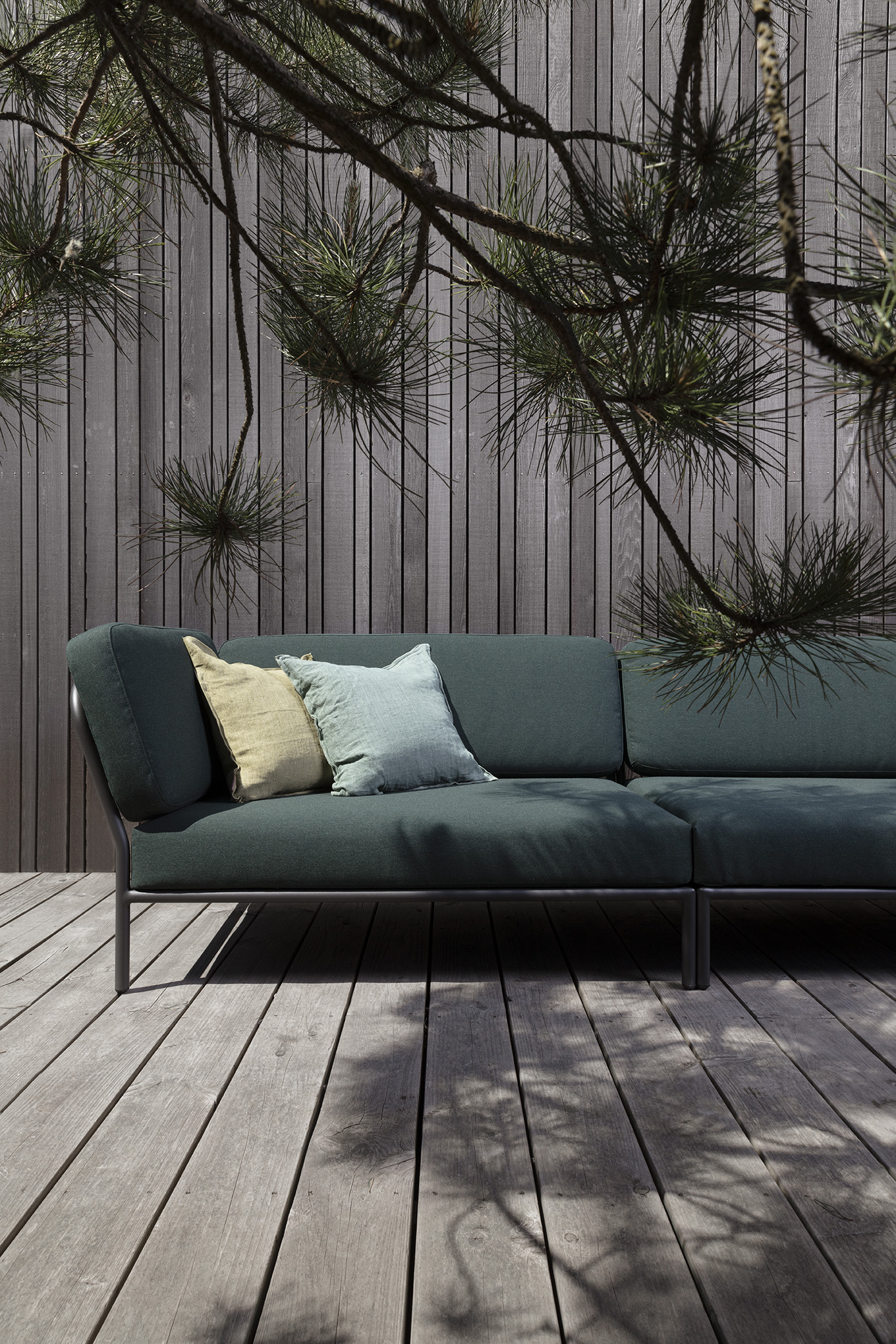 LEVEL Ecksofa Links Dunkelgrau mit dunkelgrauem Rahmen