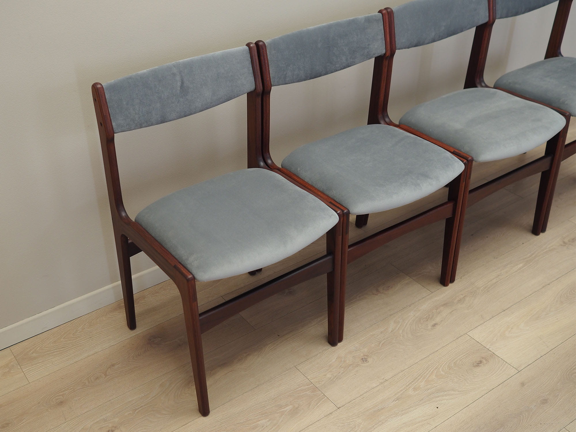 4x Vintage Chairs Mahogany Wood Velvet Grey 1970s