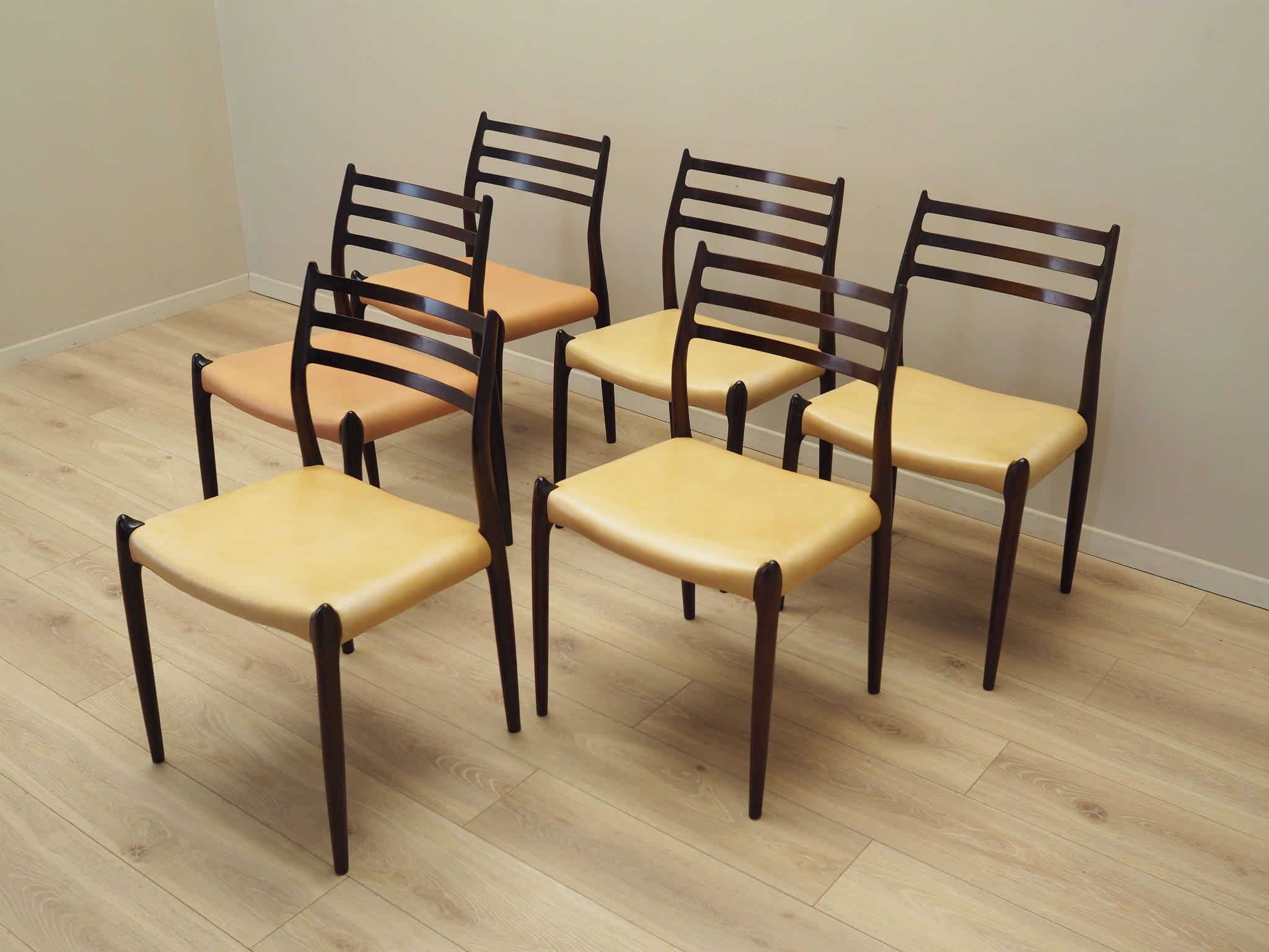 Sechser-Set Mahogany Stühle 1960 Jahre