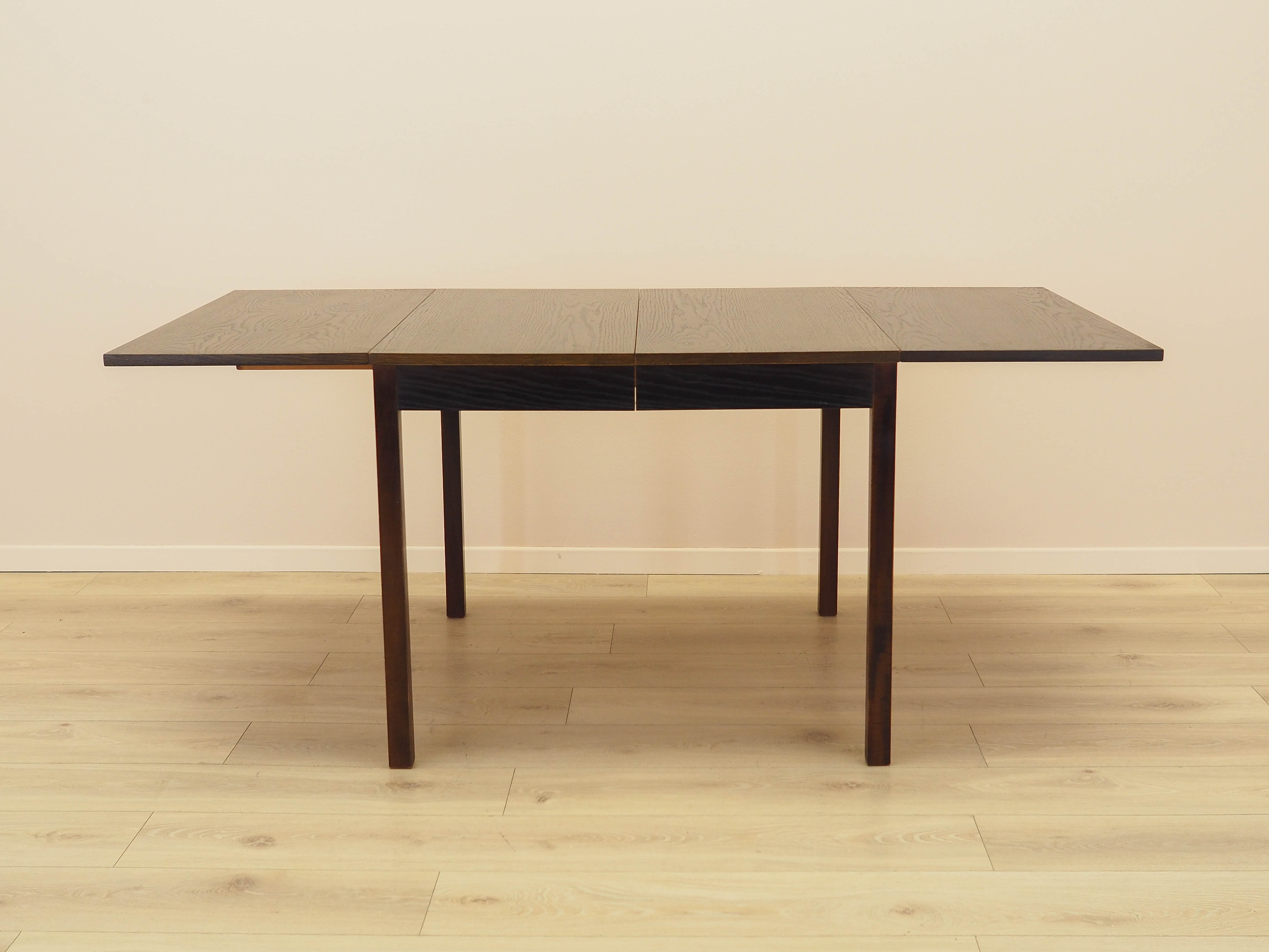 Extendable oak table 253.5x86 cm