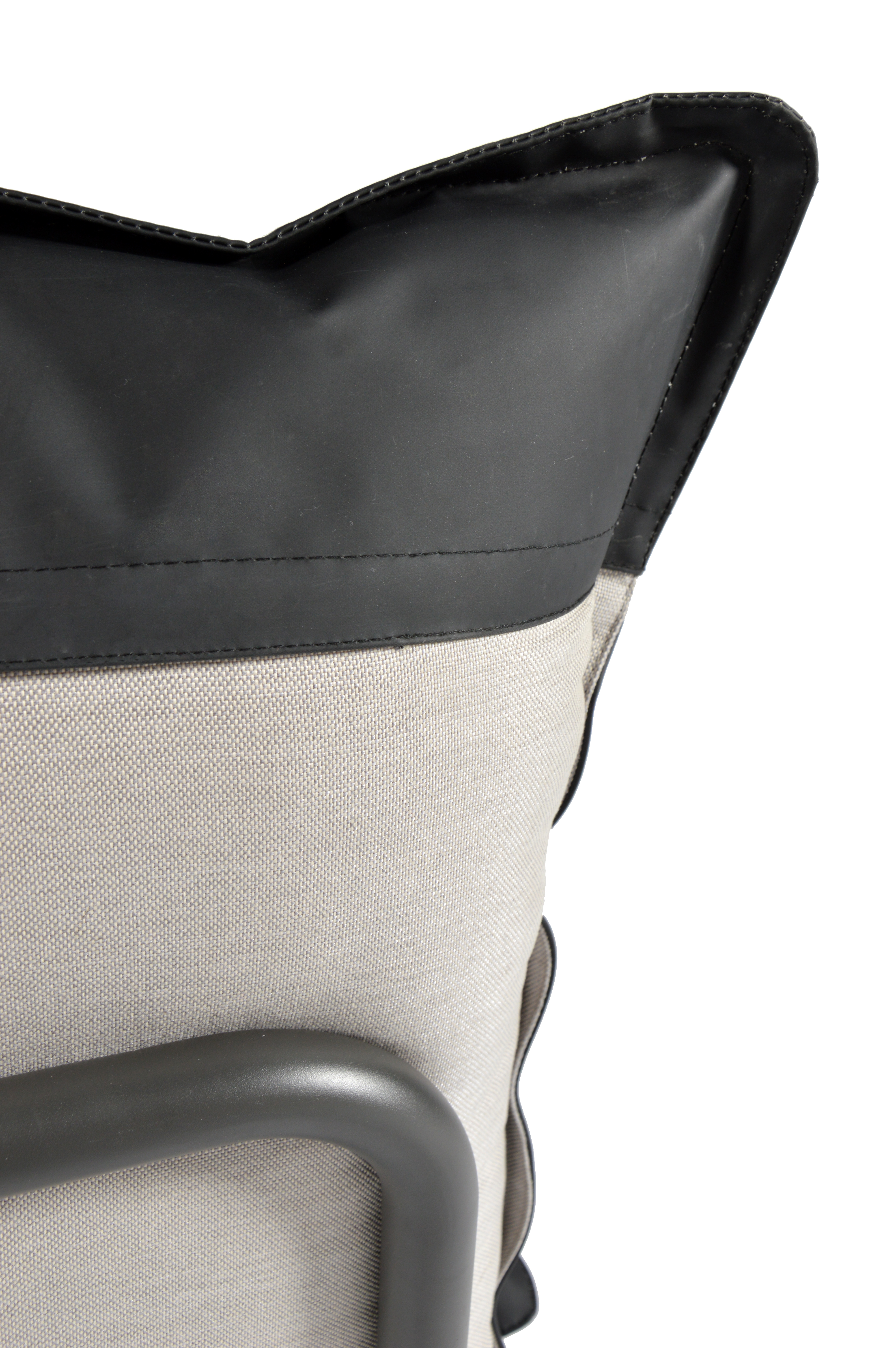 L28 Outdoor Lounge Chair with Reversible Cushion Anthracite