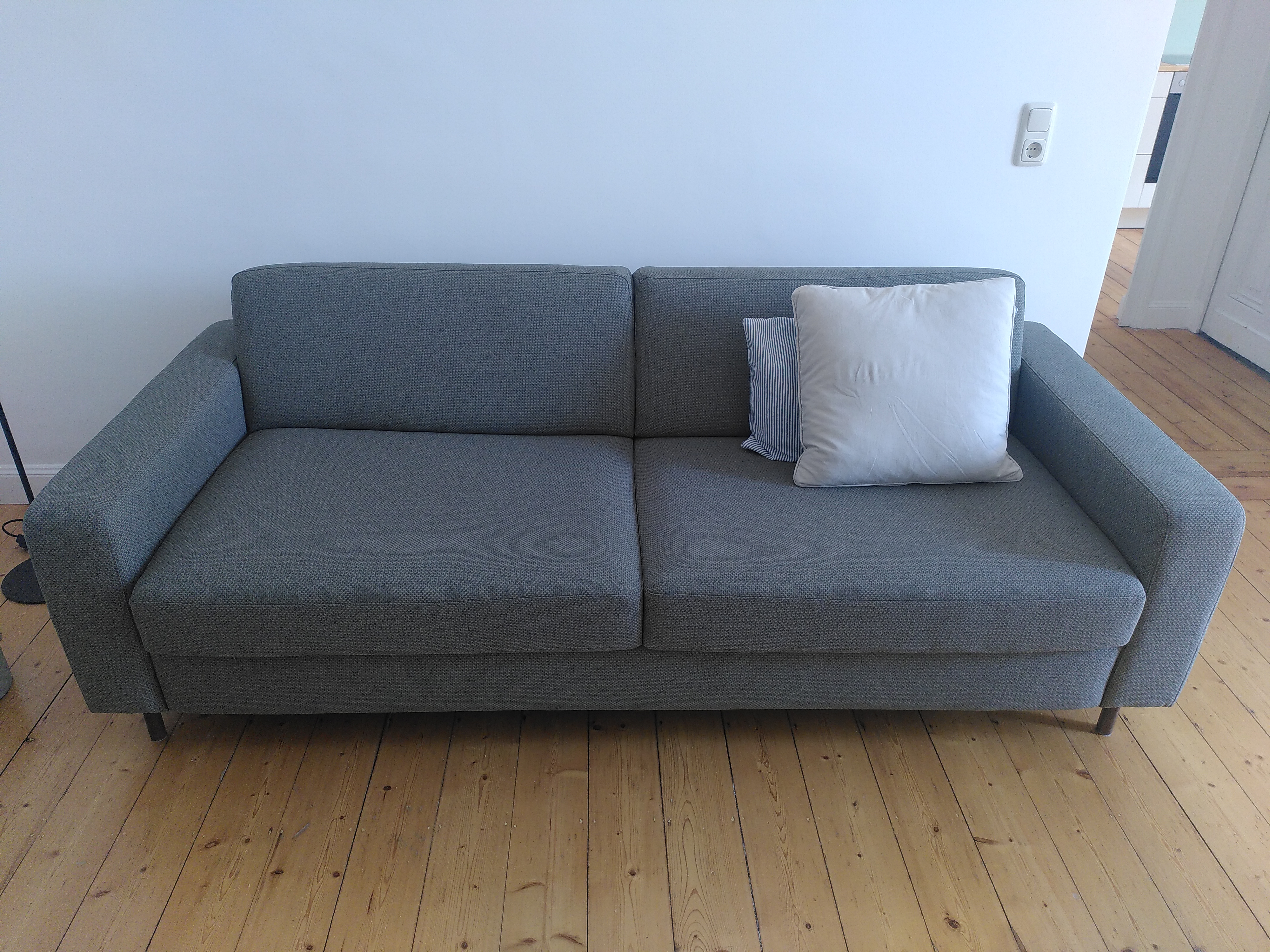 Scandinavia Schlafsofa 3-Sitzer integrierte Rollen Beige