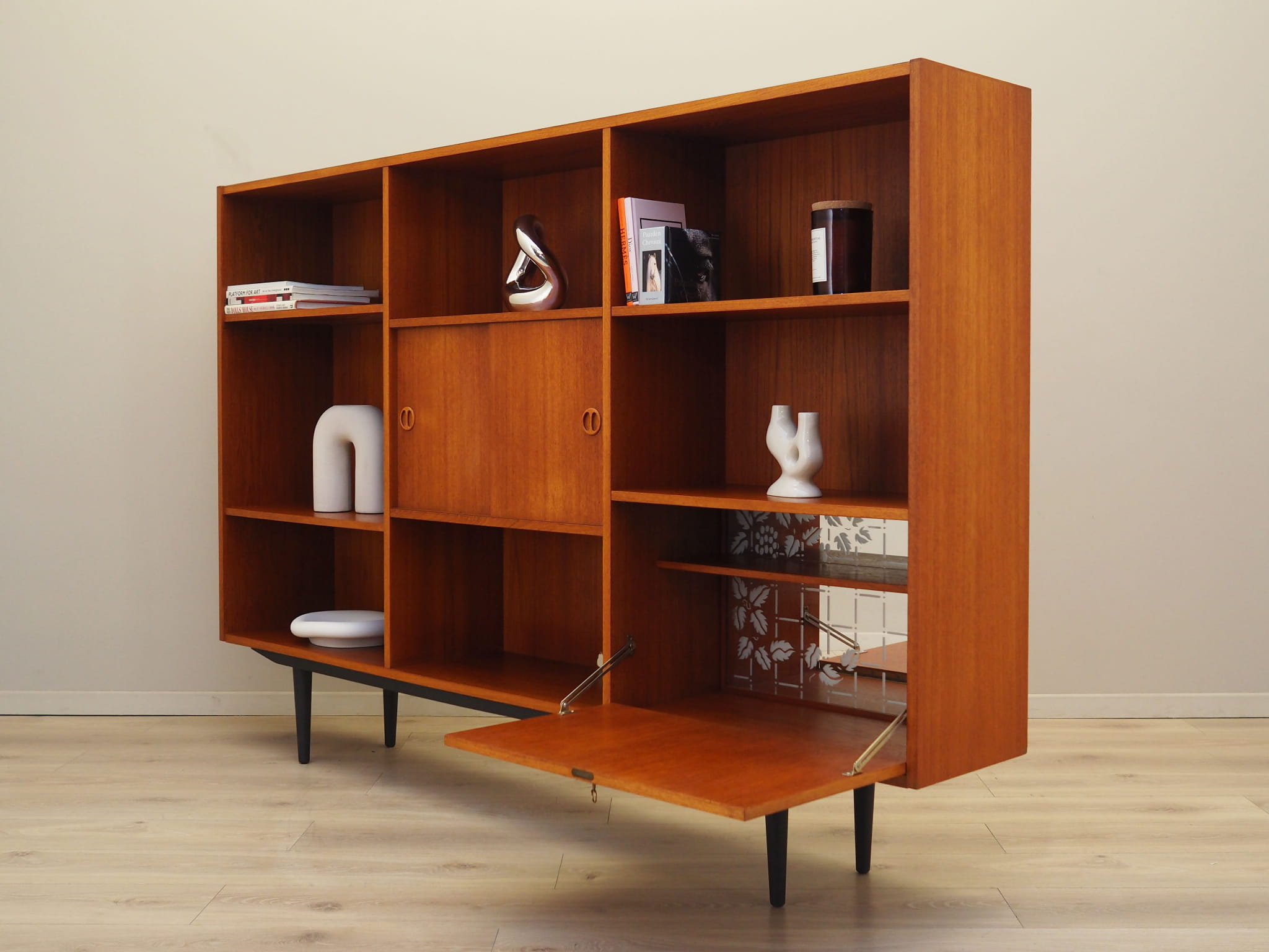 Regal Teakholz 1970er Jahre